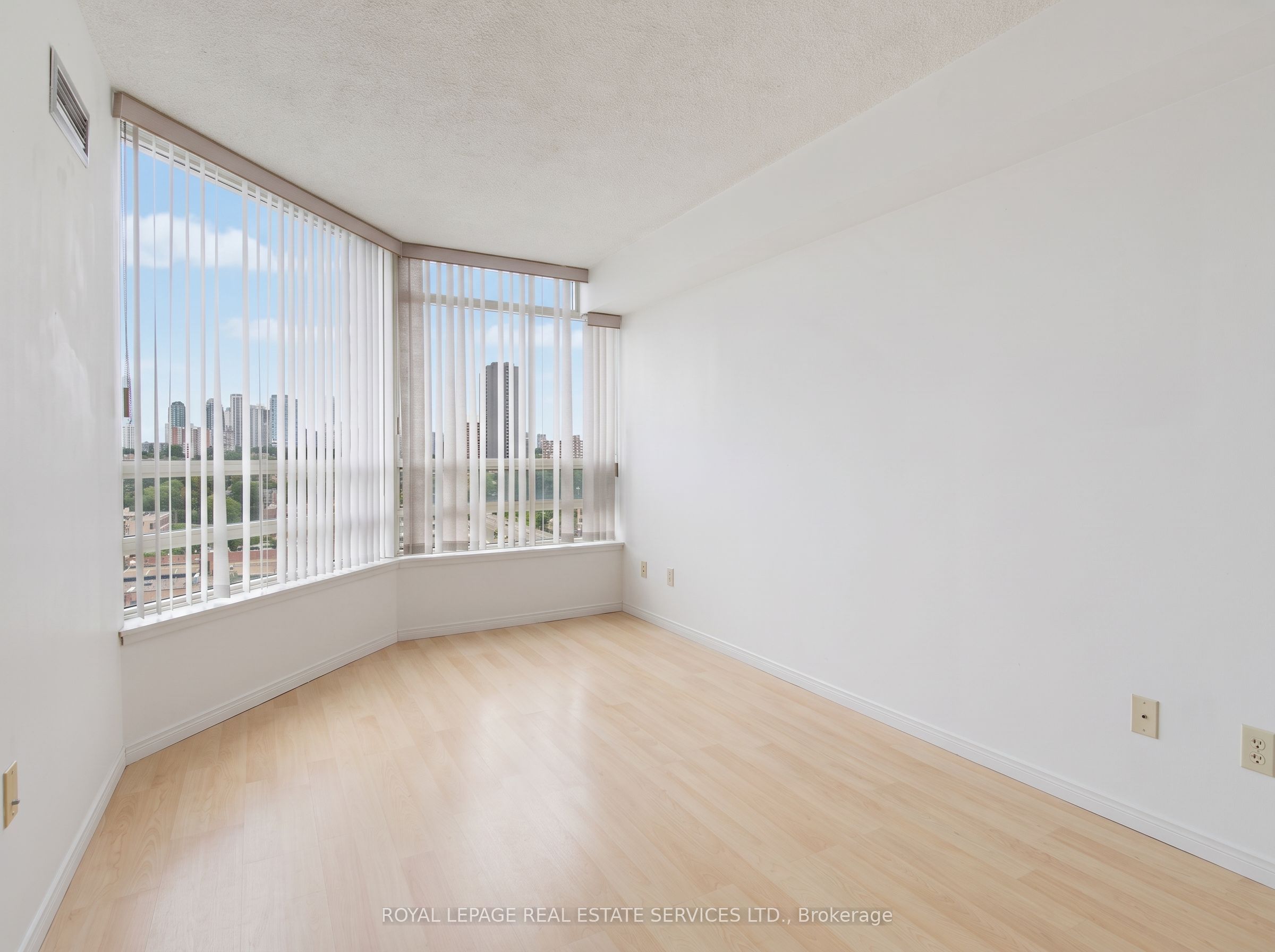 75 King Street E 1212, Mississauga, On L5a 4g5