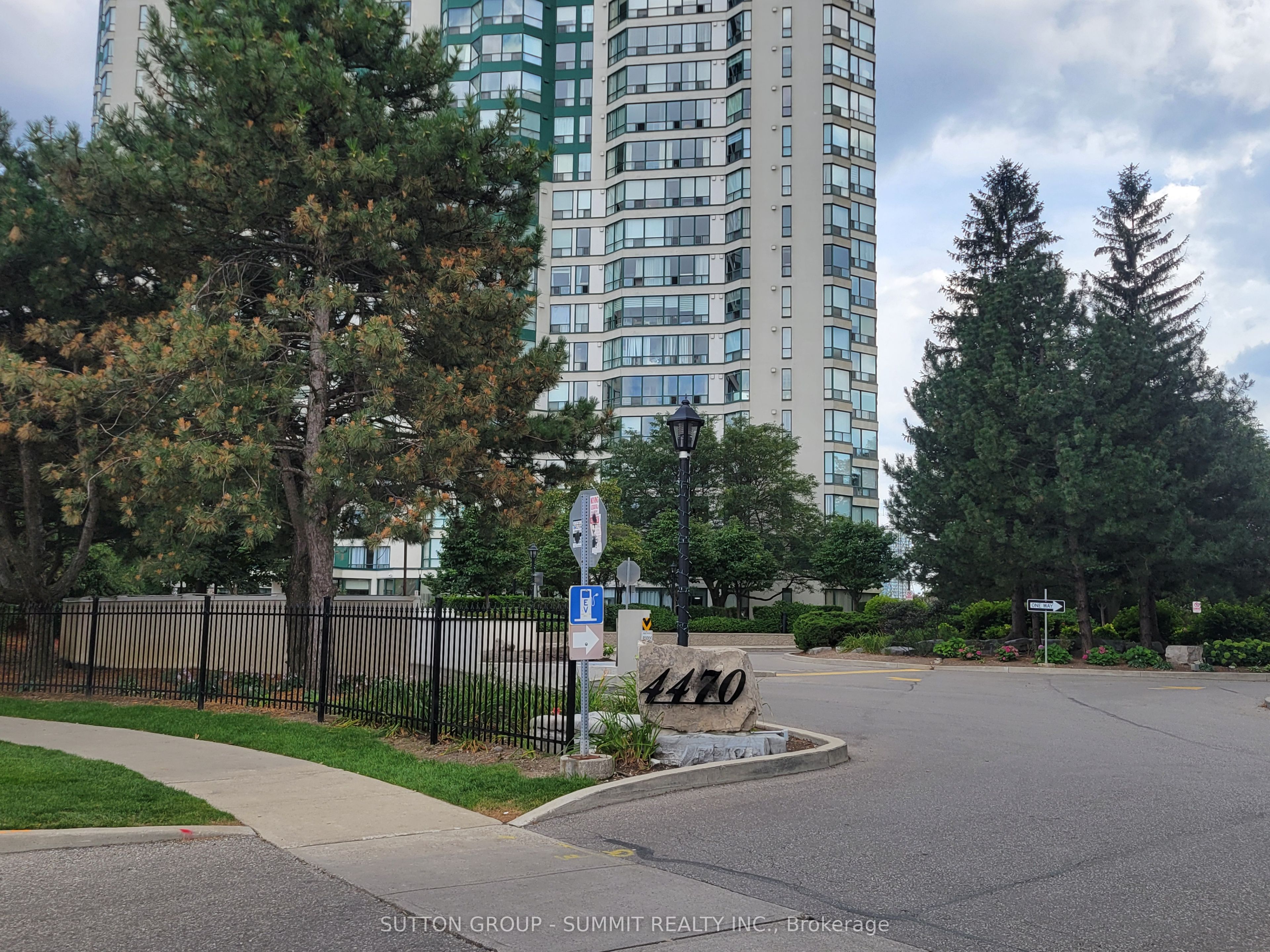 4470 Tucana Court 307, Mississauga, On L5r 3k8