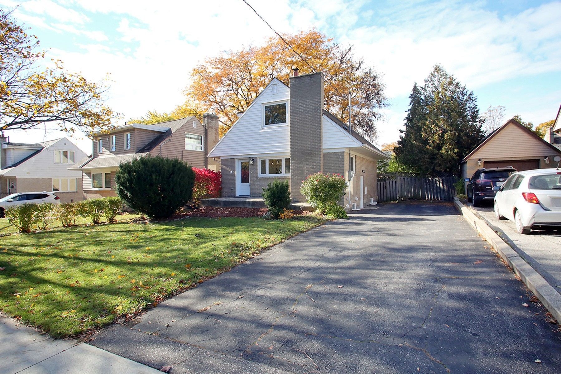 10 Esmond Crescent Main Floor & 2nd Floor, Toronto, On M9w 3p8