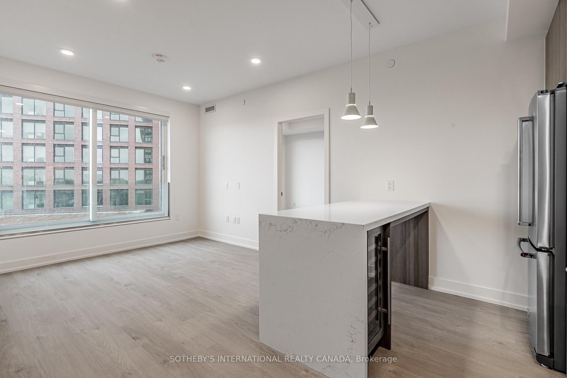 29 York Garden Way 903, Toronto, On M6a 2v1