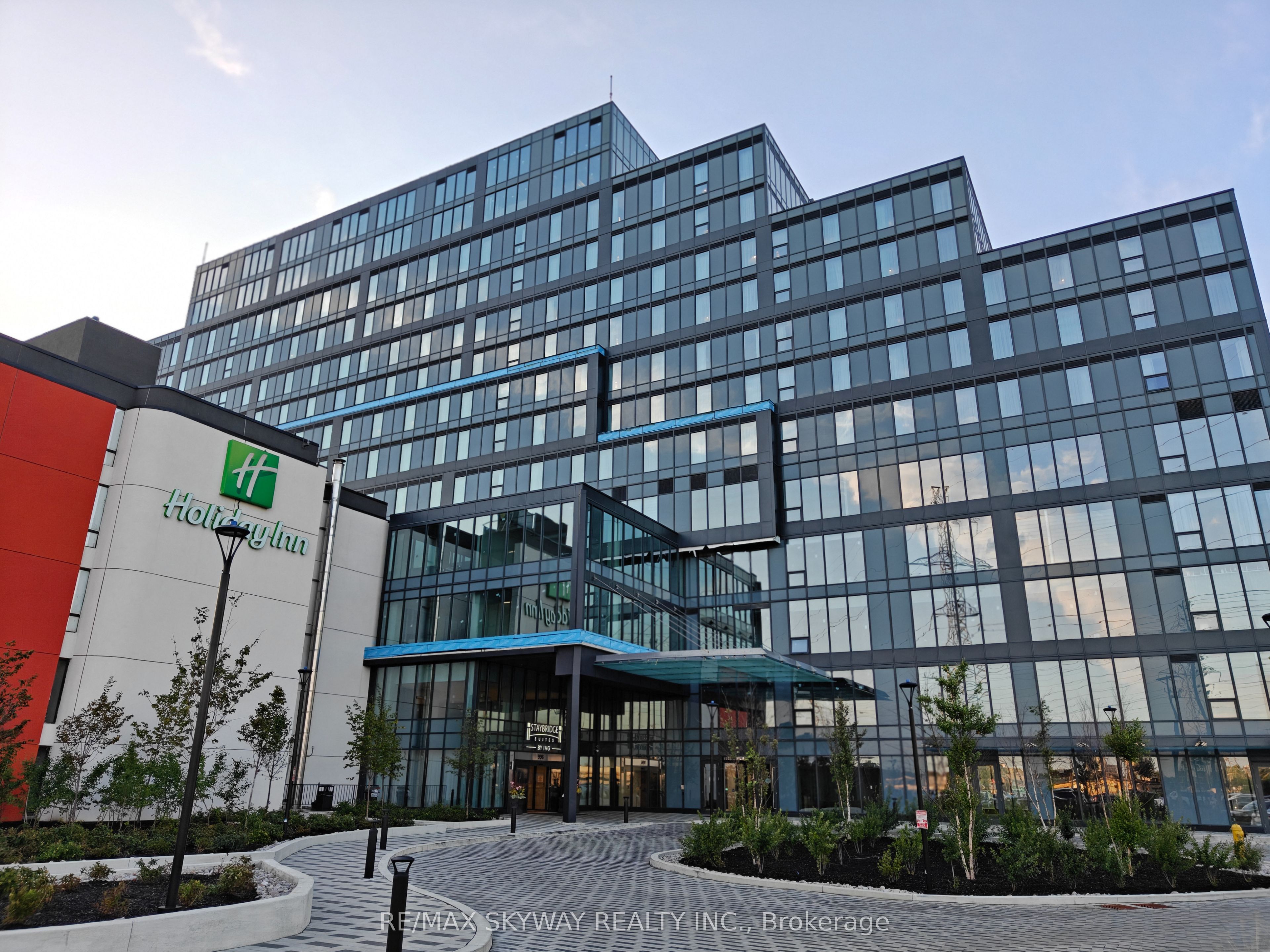 998 Martin Grove Road 121, Toronto, On M9w 0g6