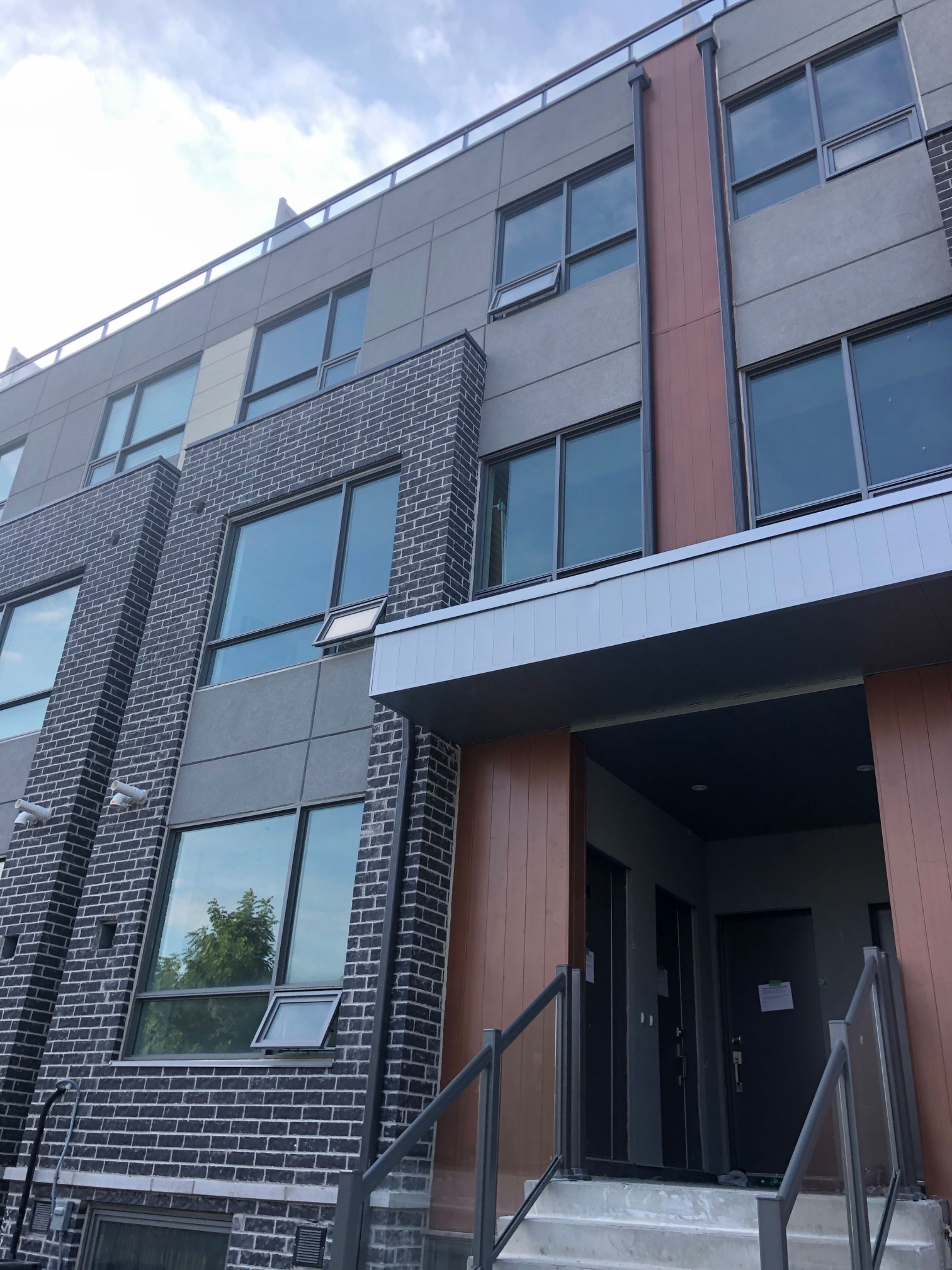 650 Atwater Avenue 15, Mississauga, On L5g 4k7