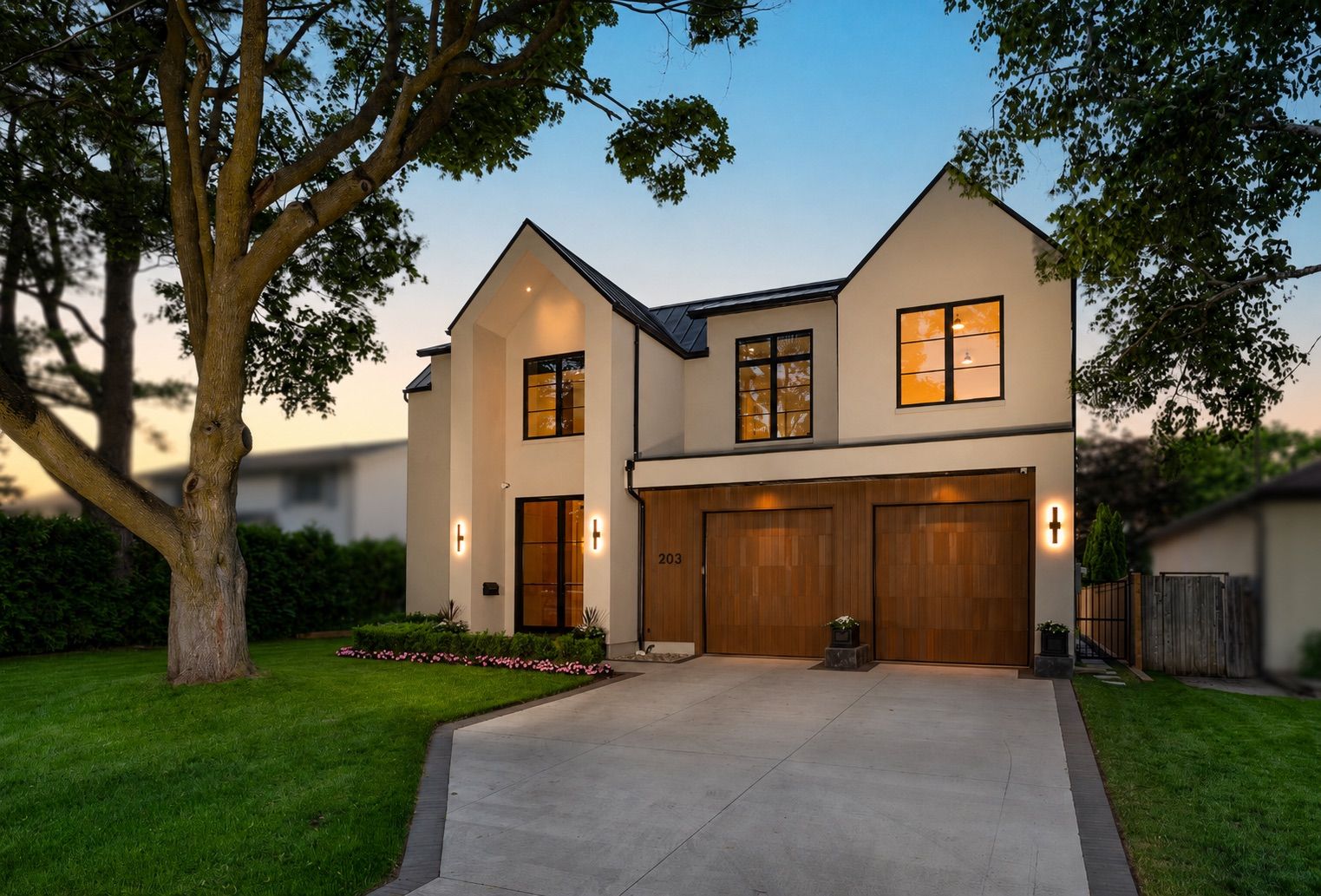 203 Weybourne Road, Oakville, On L6k 2t7