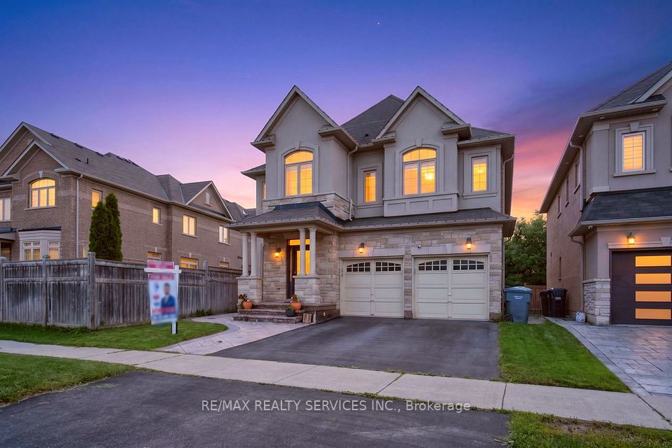 15 Bonnie Braes Drive, Brampton, On L6y 0x5