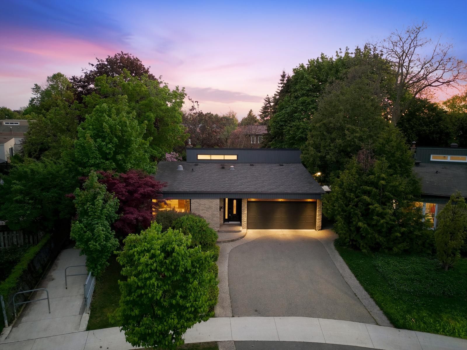 6415 Dunray Court, Mississauga, On L5n 1e7