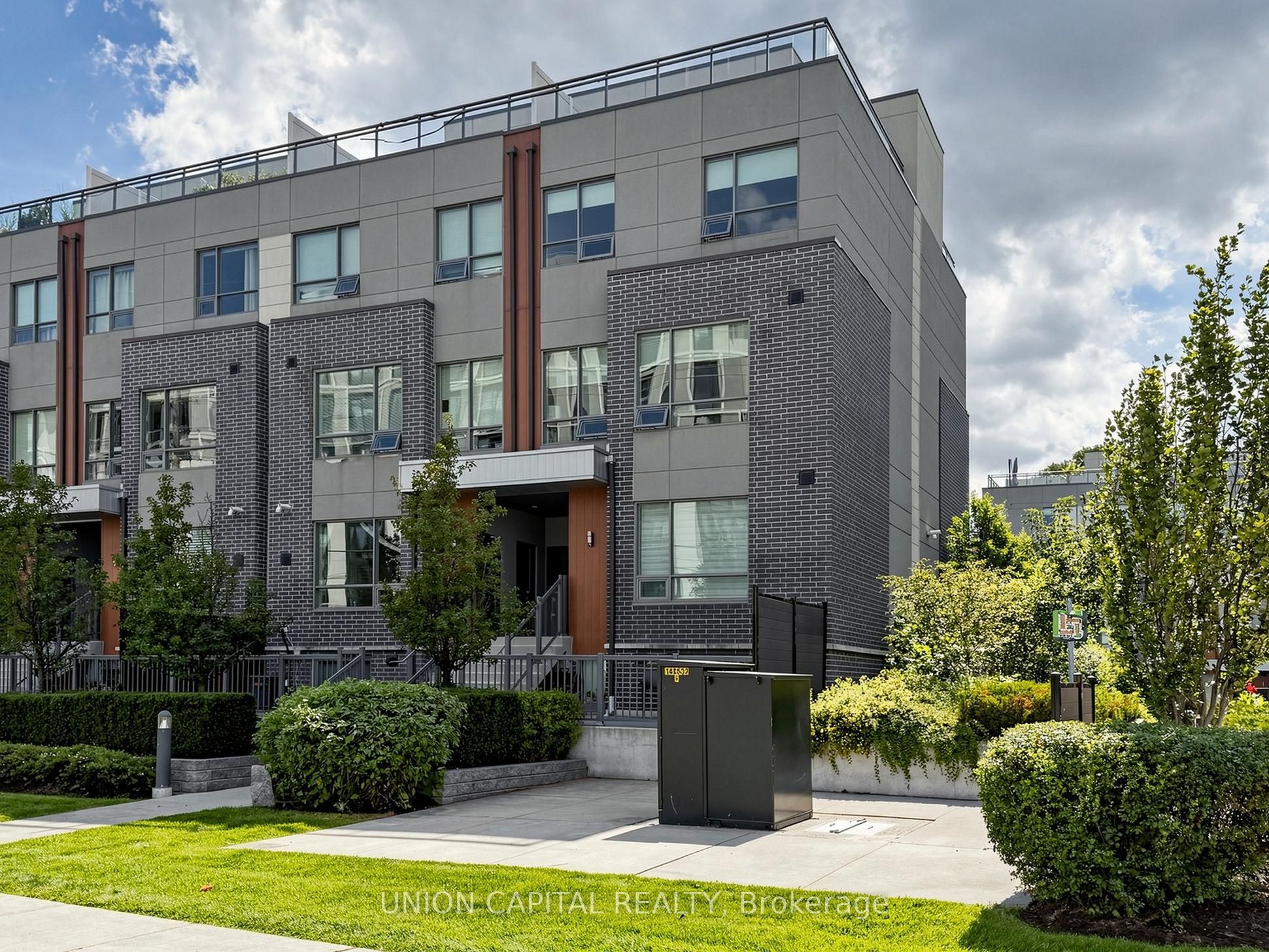 1238 Cawthra Road 4, Mississauga, On L5g 0b6