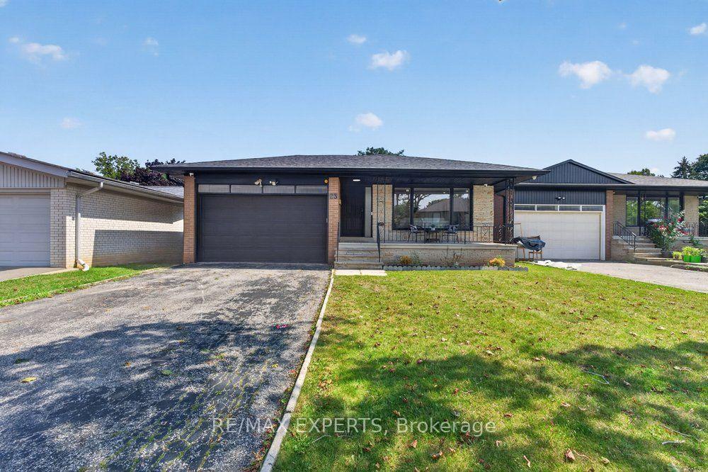 23 Collingdale Road, Toronto, On M9v 3r2