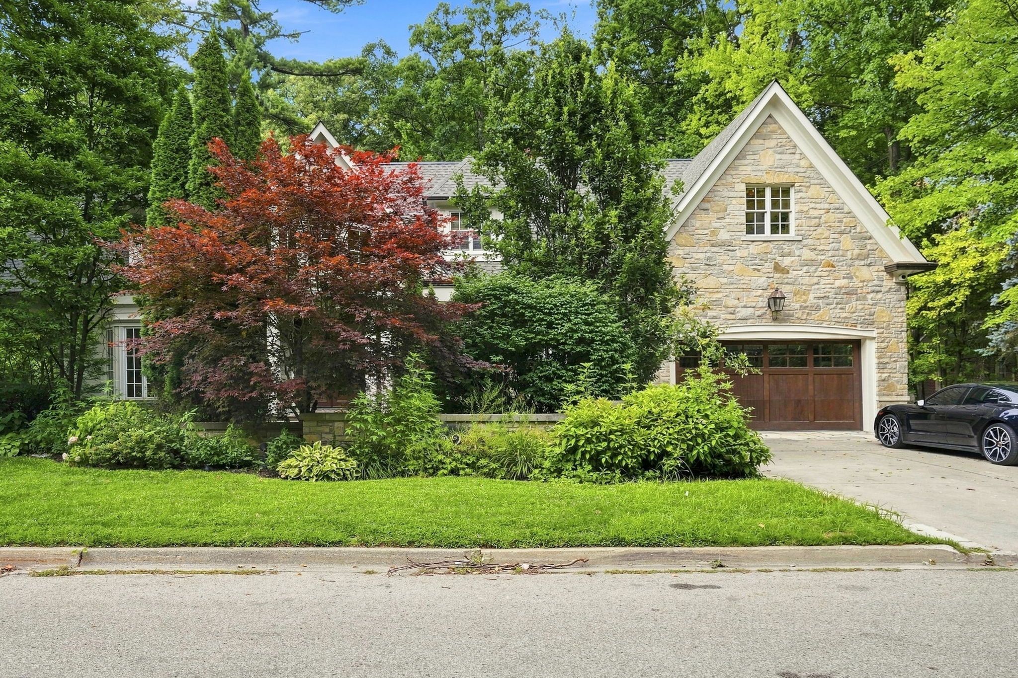 2025 & 2035 Heartwood Court, Mississauga, On L5c 4p7