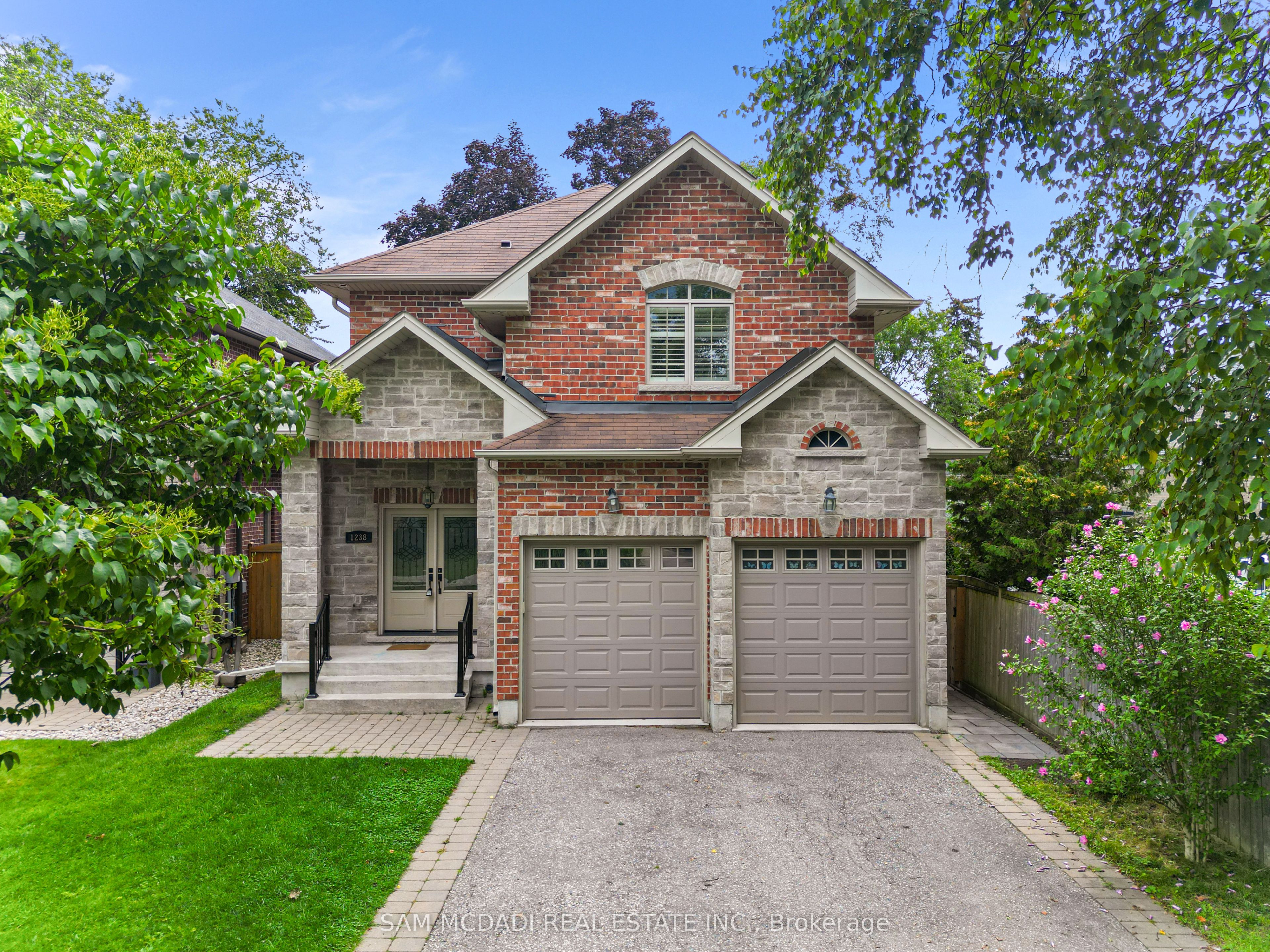 1238 Strathy Avenue, Mississauga, On L5e 2k6