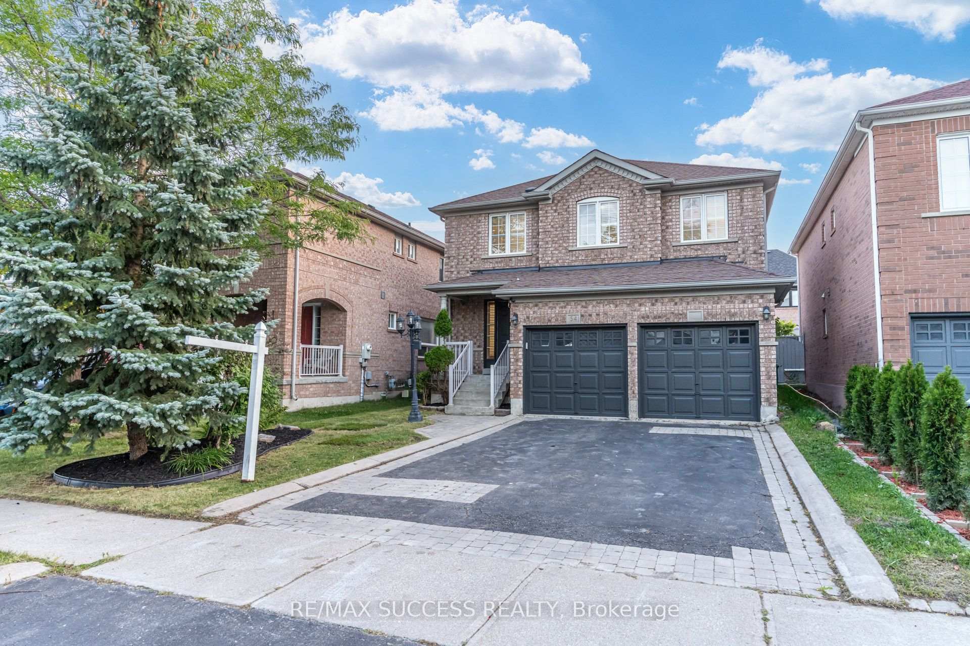 54 Ferncroft Place, Brampton, On L7a 3c8