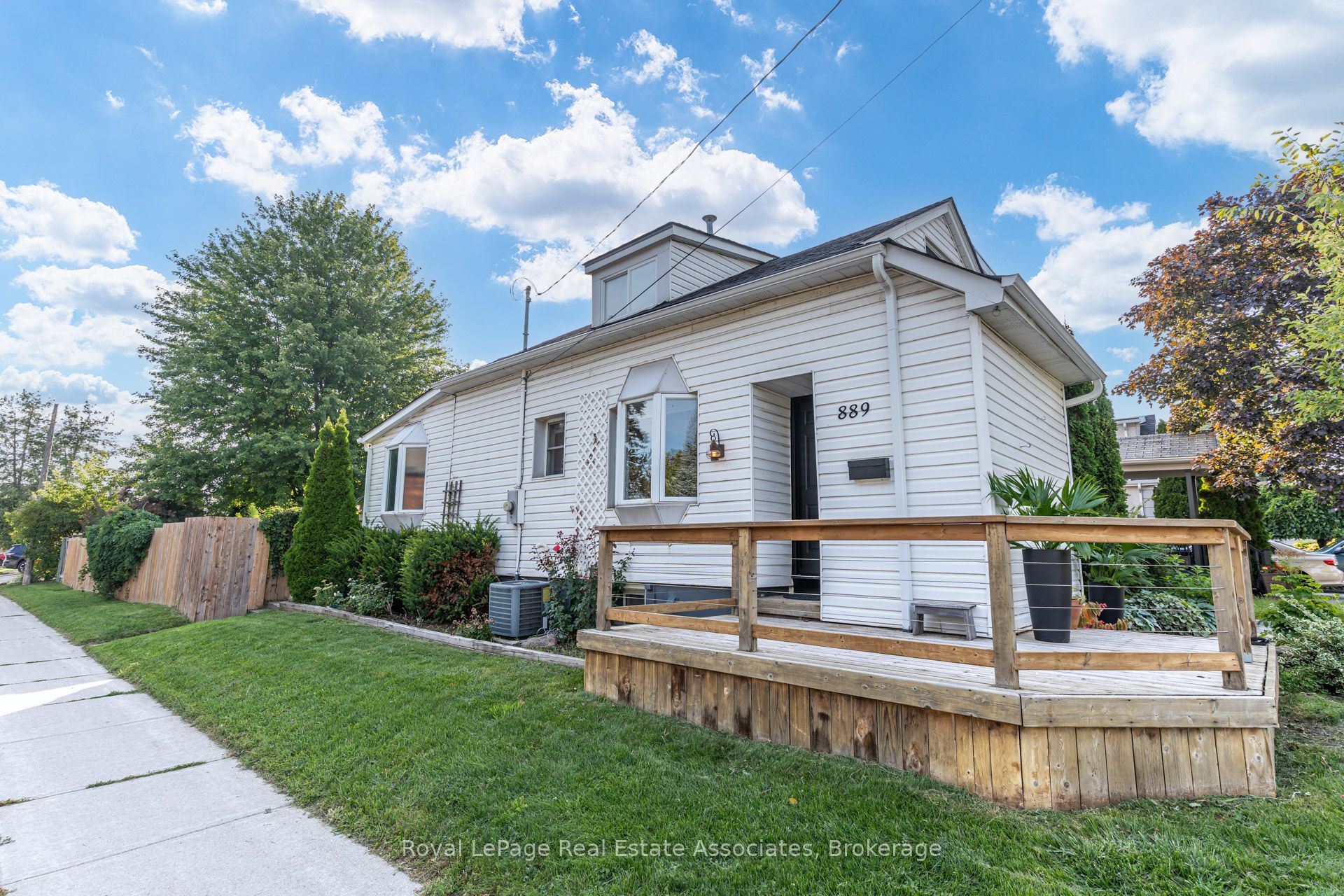 889 Third Street, Mississauga, On L5e 1c2