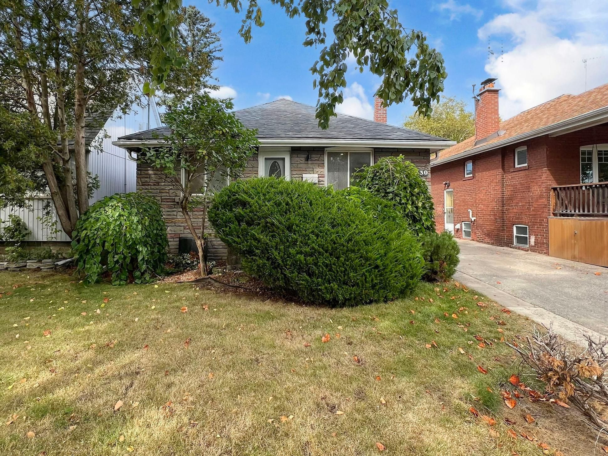 30 Struthers Street Lower Unit, Toronto, On M8v 1y1