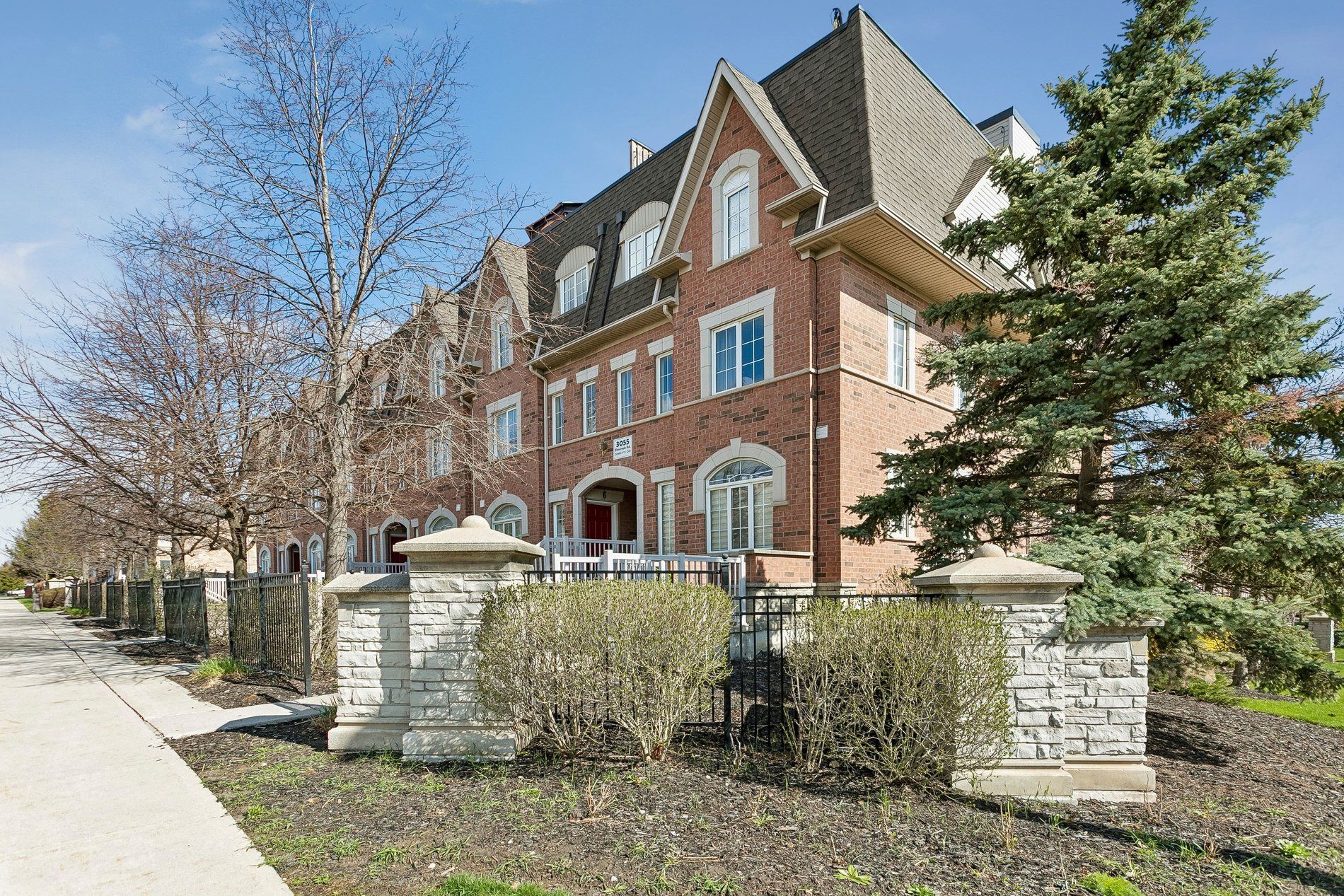 3055 Elmcreek Road 13, Mississauga, On L5b 4j9