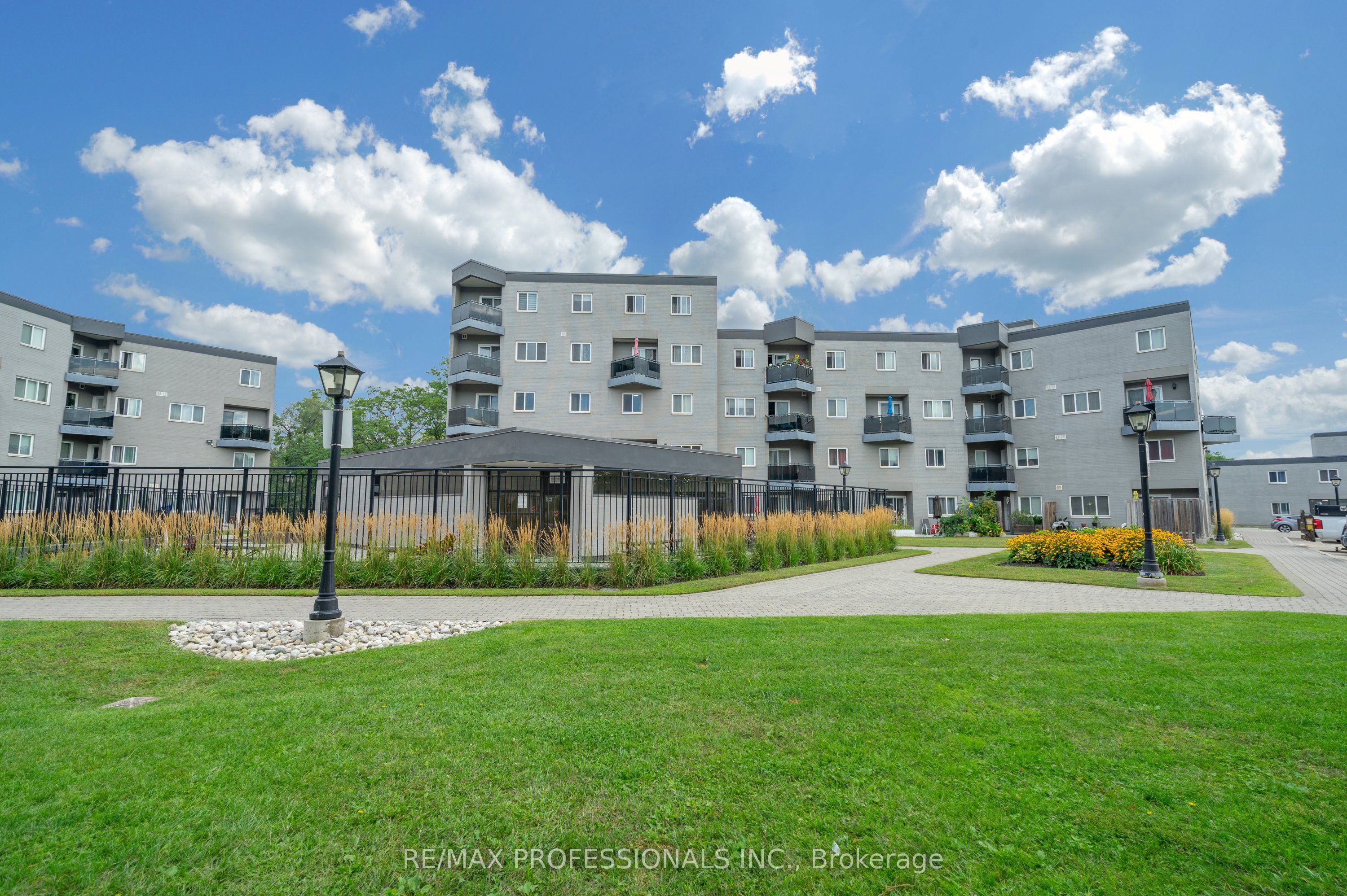 2001 Bonnymede Drive 116, Mississauga, On L5j 4h8