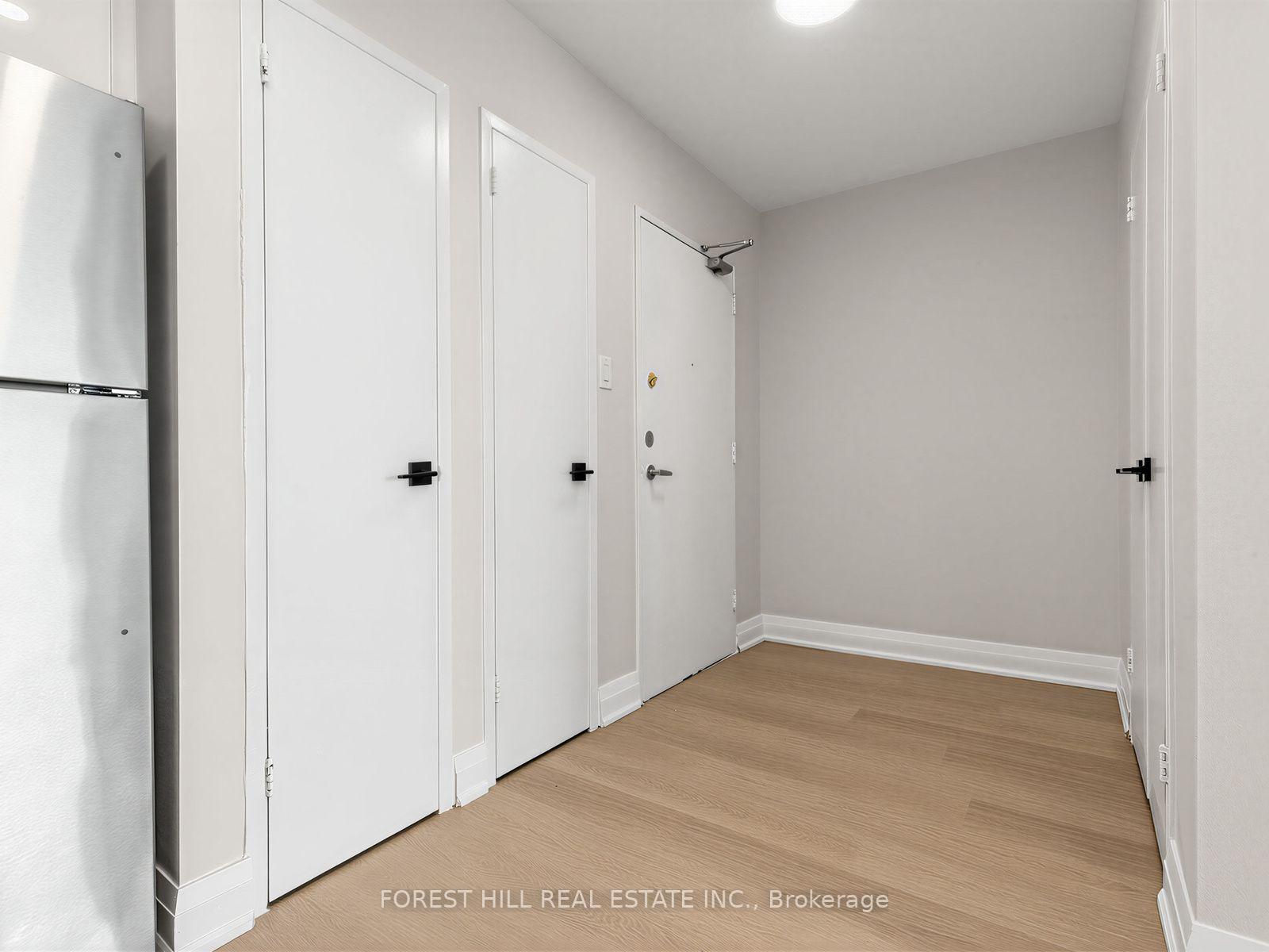 141 Lyon Court 1201, Toronto, On M6b 3h2