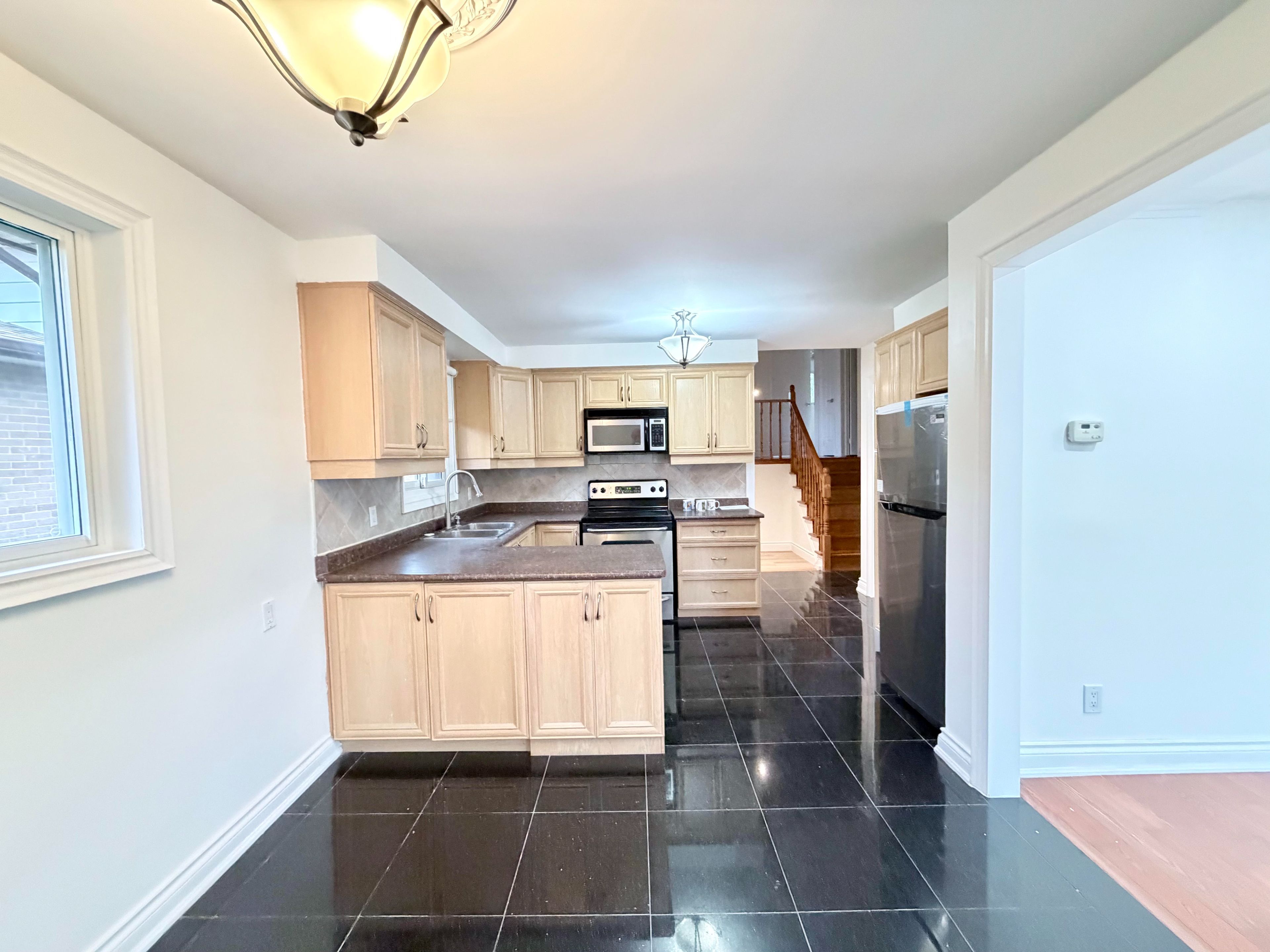 3948 Midhurst Lane Main Floor, Mississauga, On L4z 1c7