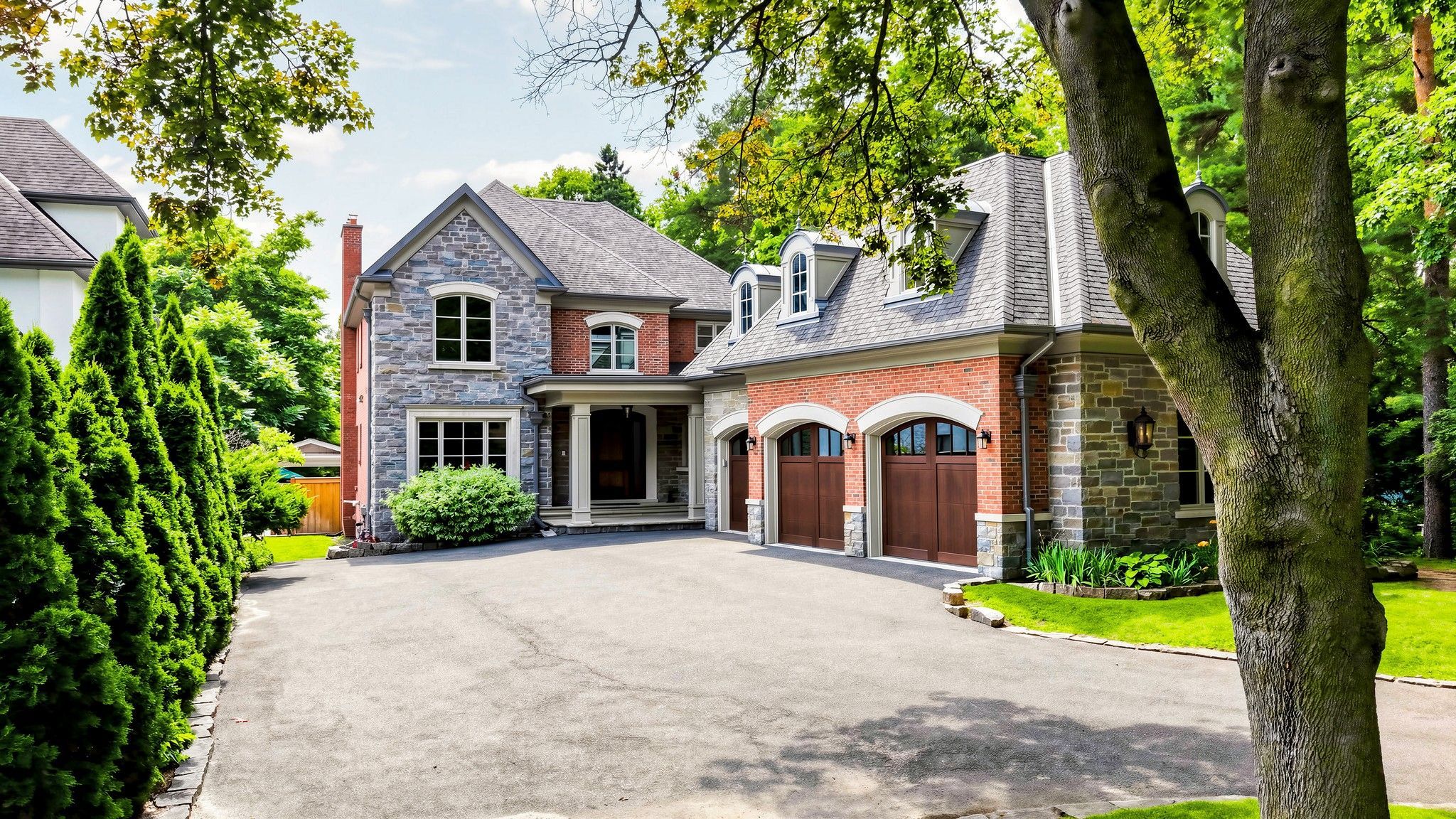 2064 Dickson Road, Mississauga, On L5b 1y6