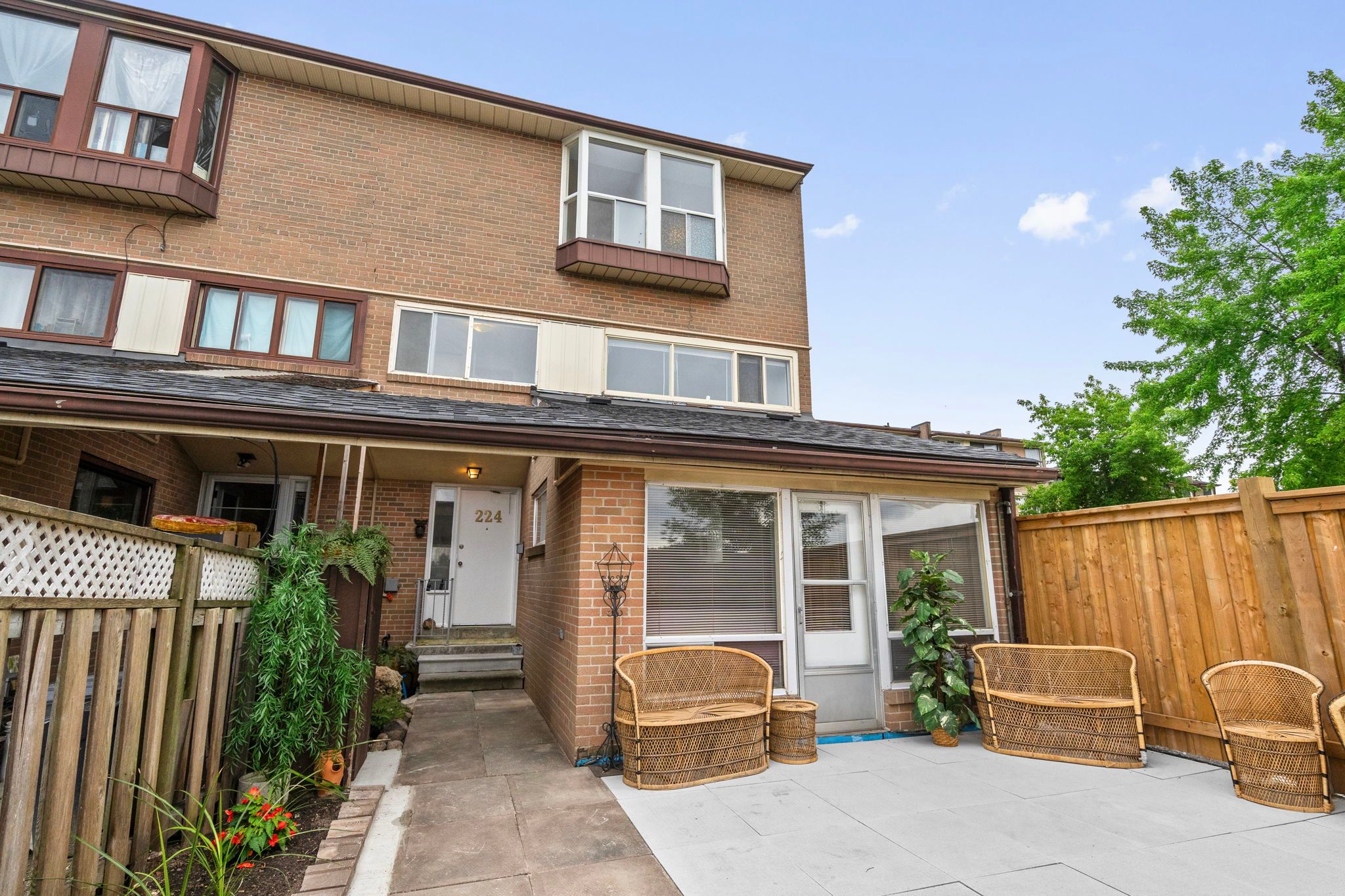 260 John Garland Boulevard 224, Toronto, On M9v 1n8