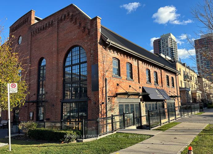 33 Powerhouse Street, Toronto, On M6h 4k7