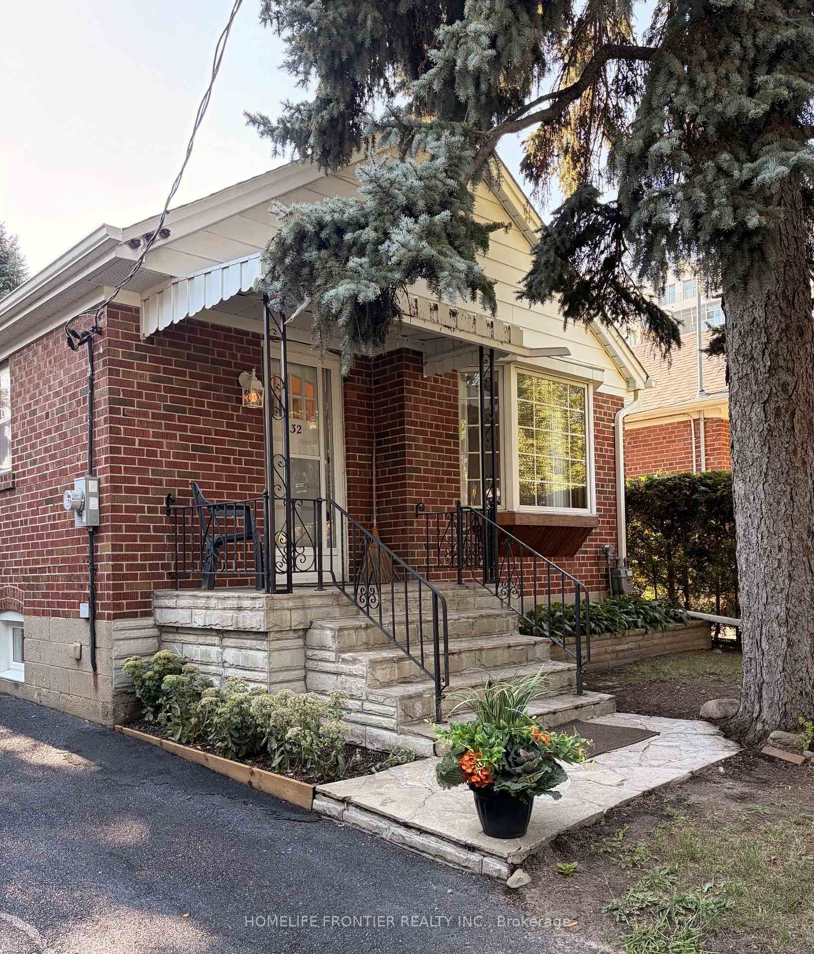 132 Wesley Street, Toronto, On M8y 2x1