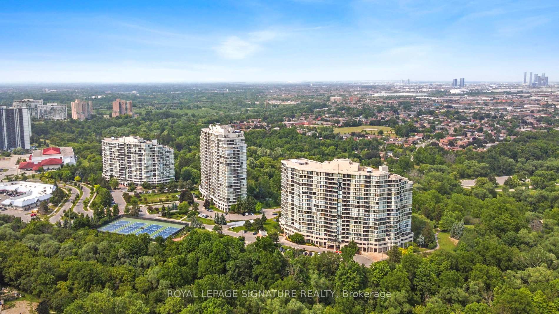 3 Rowntree Road 407, Toronto, On M9v 5g8