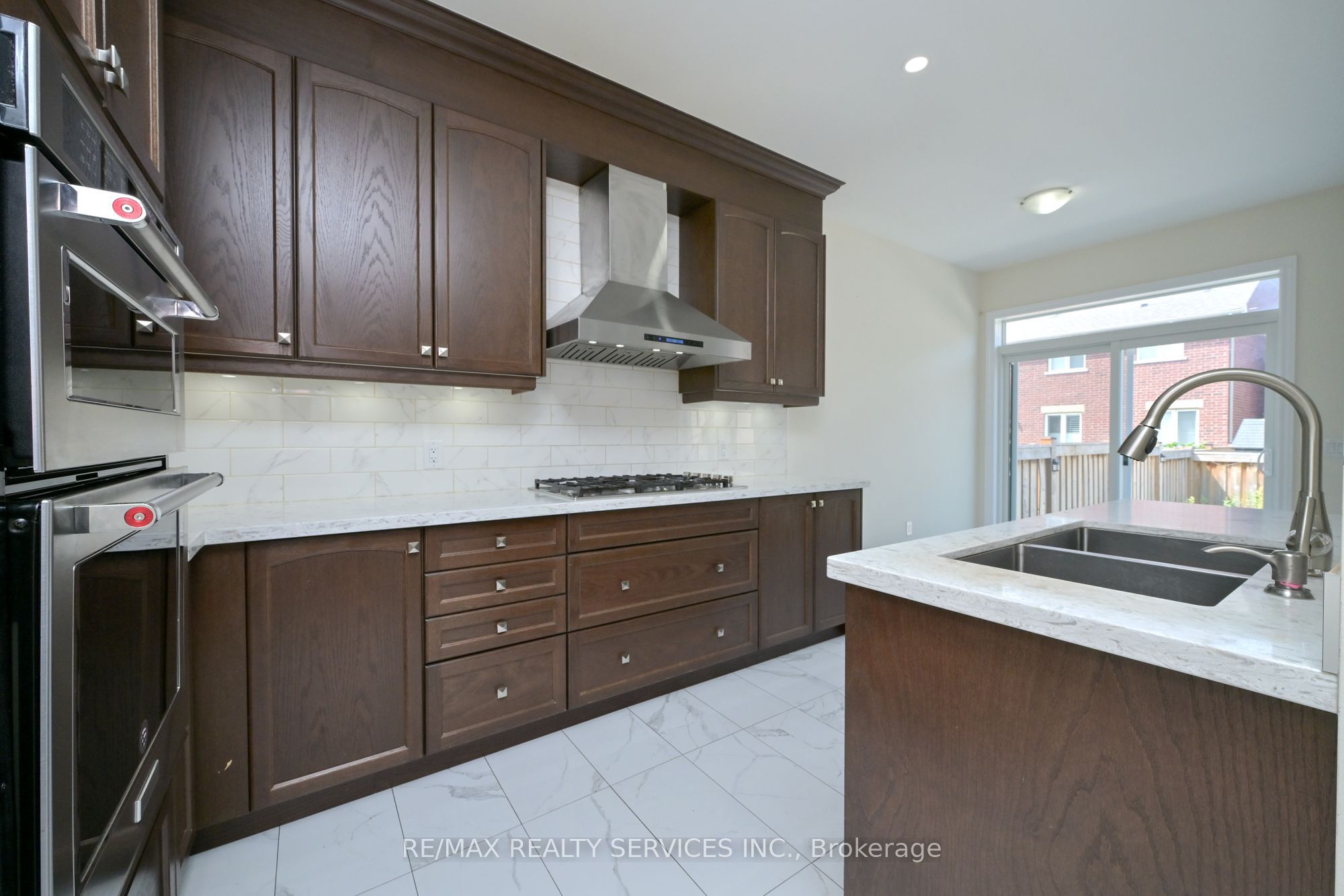 64 Maple Cider Street, Caledon, On L7c 4b8
