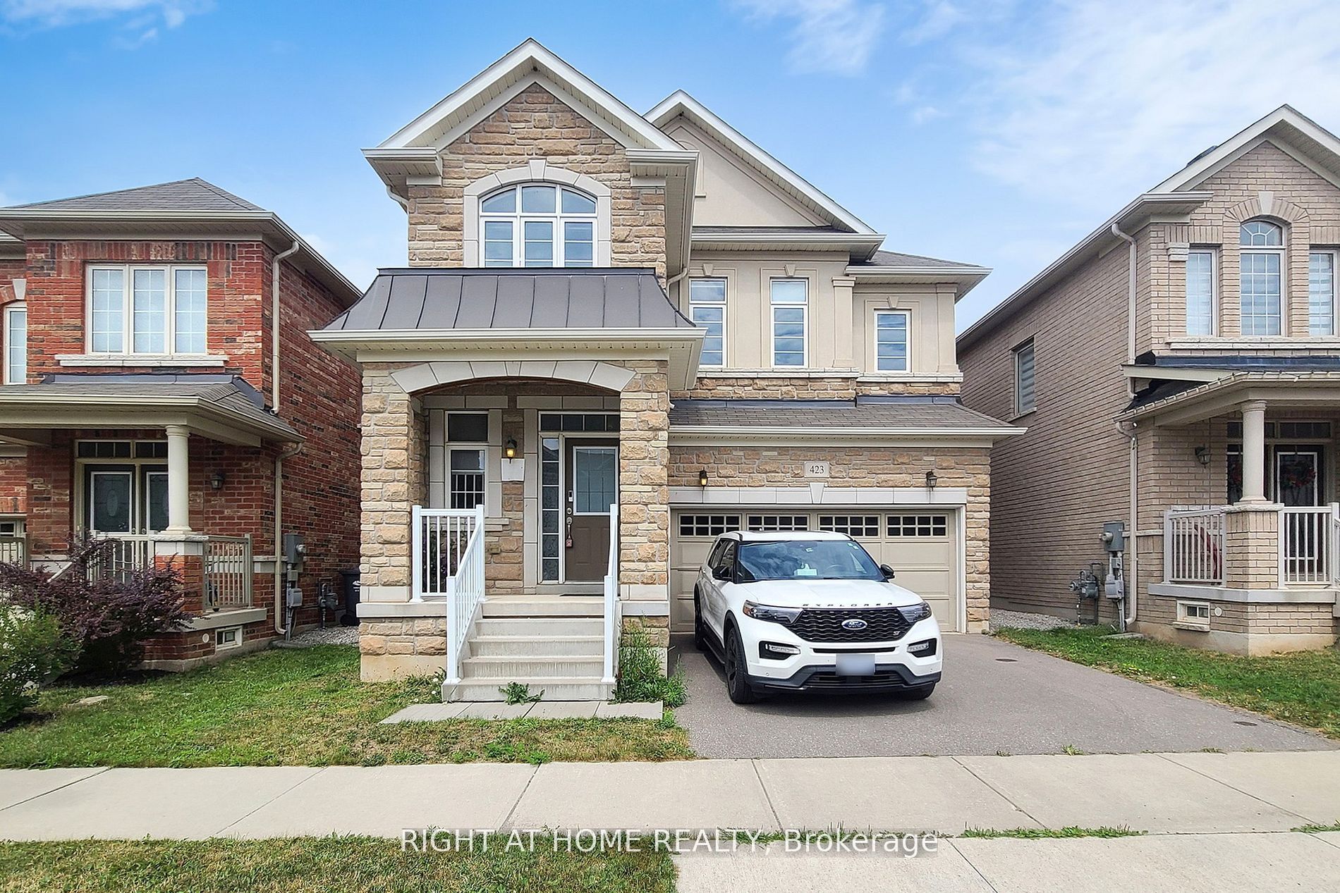 423 Grindstone Trail, Oakville, On L6h 0s1