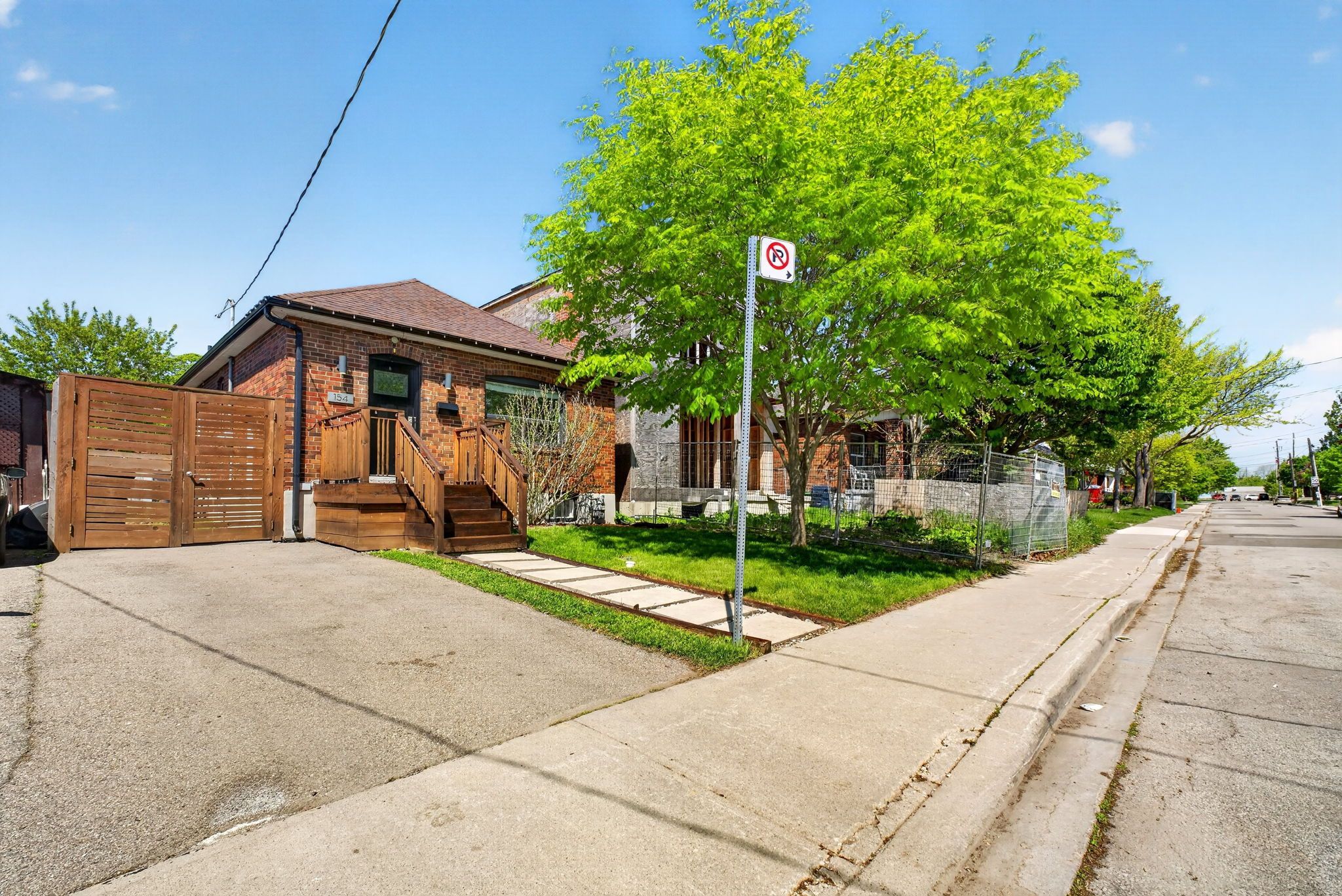154 Fifth Street, Toronto, On M8v 2c7