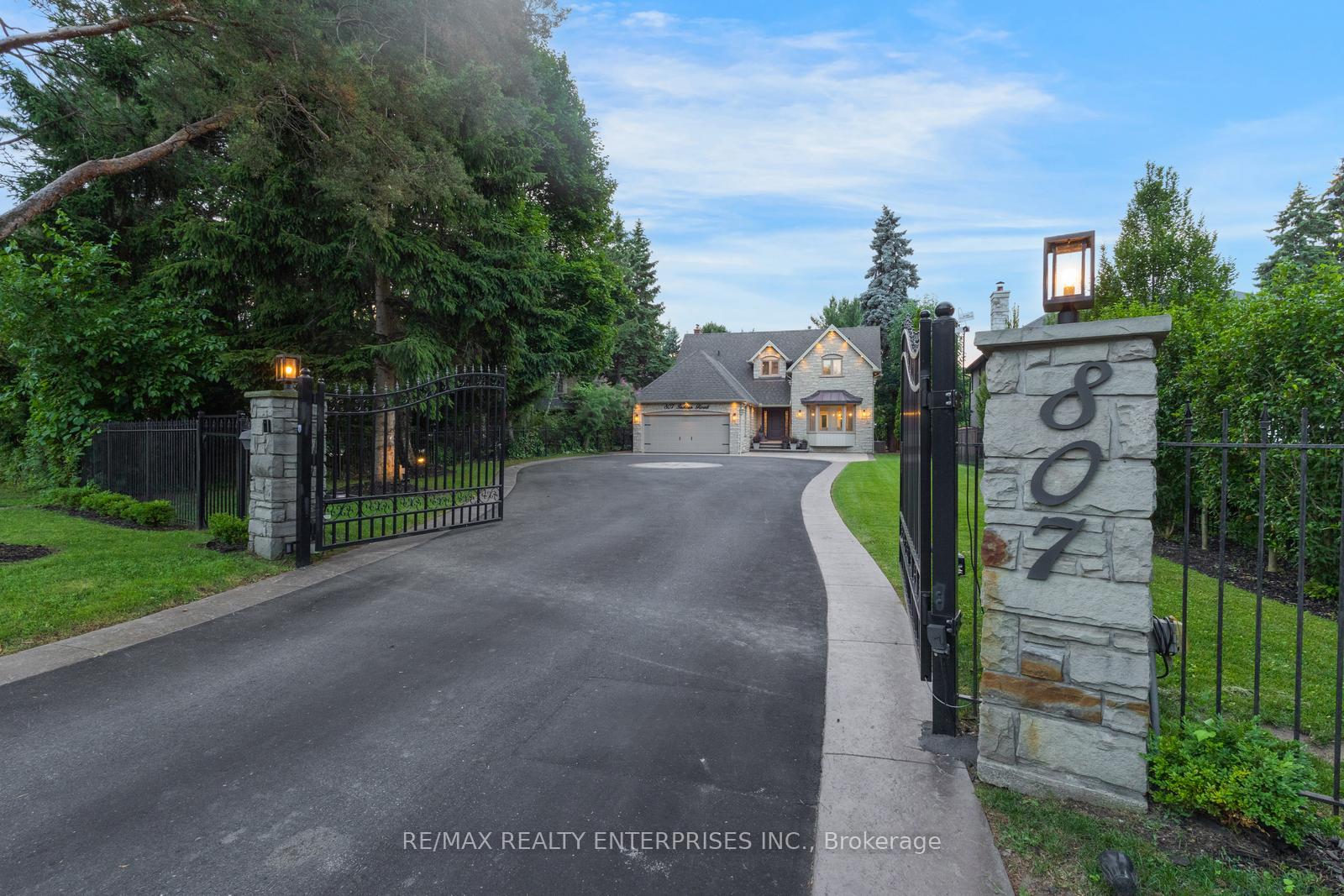 807 Indian Road, Mississauga, On L5h 1r4