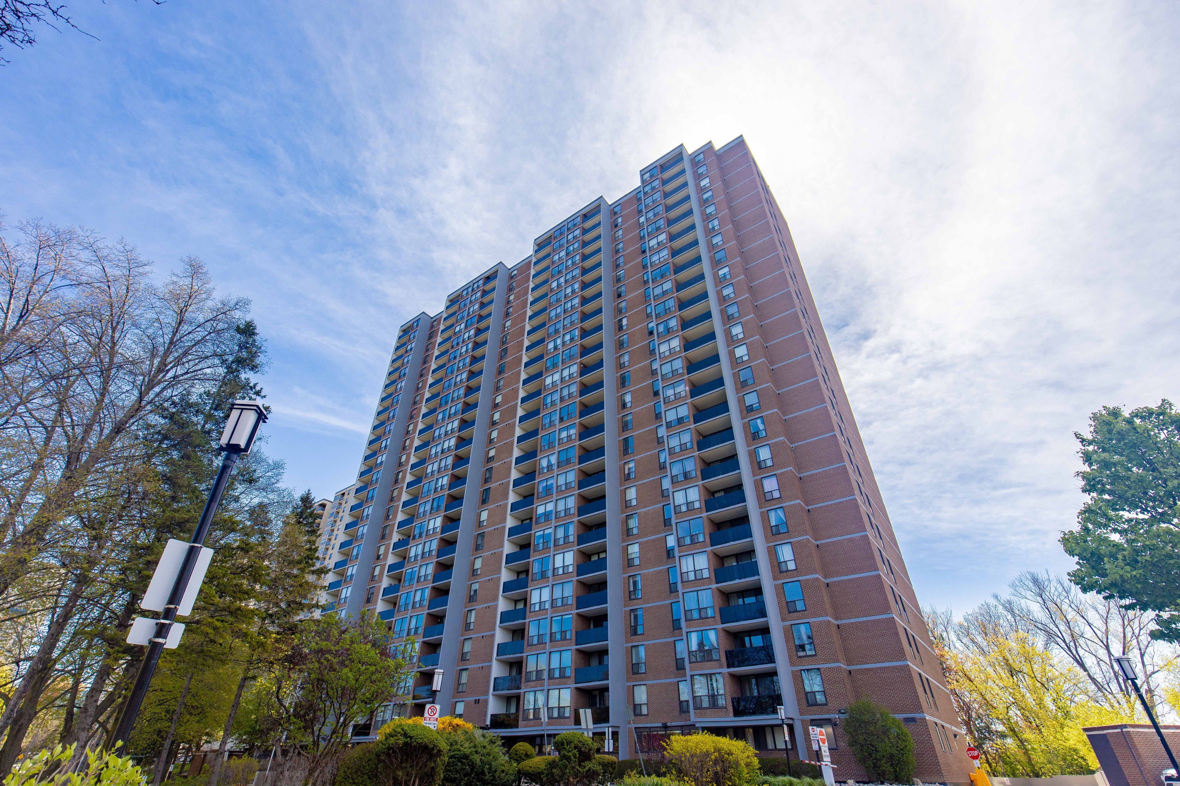 85 Emmett Avenue 708, Toronto, On M6m 5a2