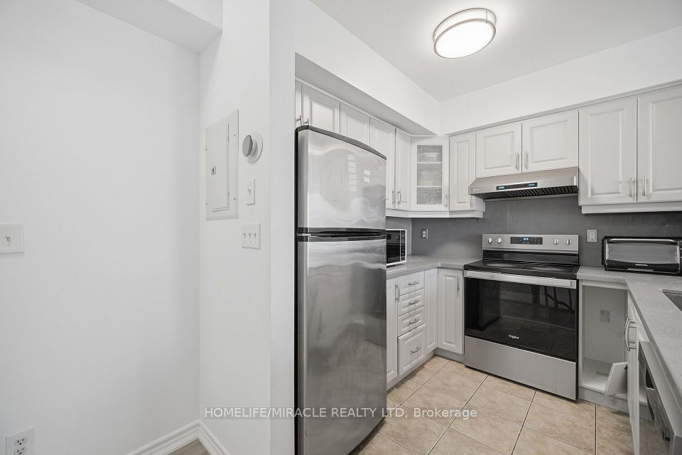 3049 Finch Avenue W 2002, Toronto, On M9m 0a5