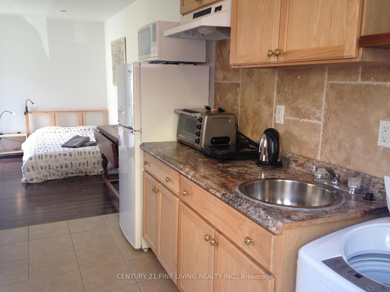 400 Nairn Avenue (Grdn), Toronto, On M6e 4j3