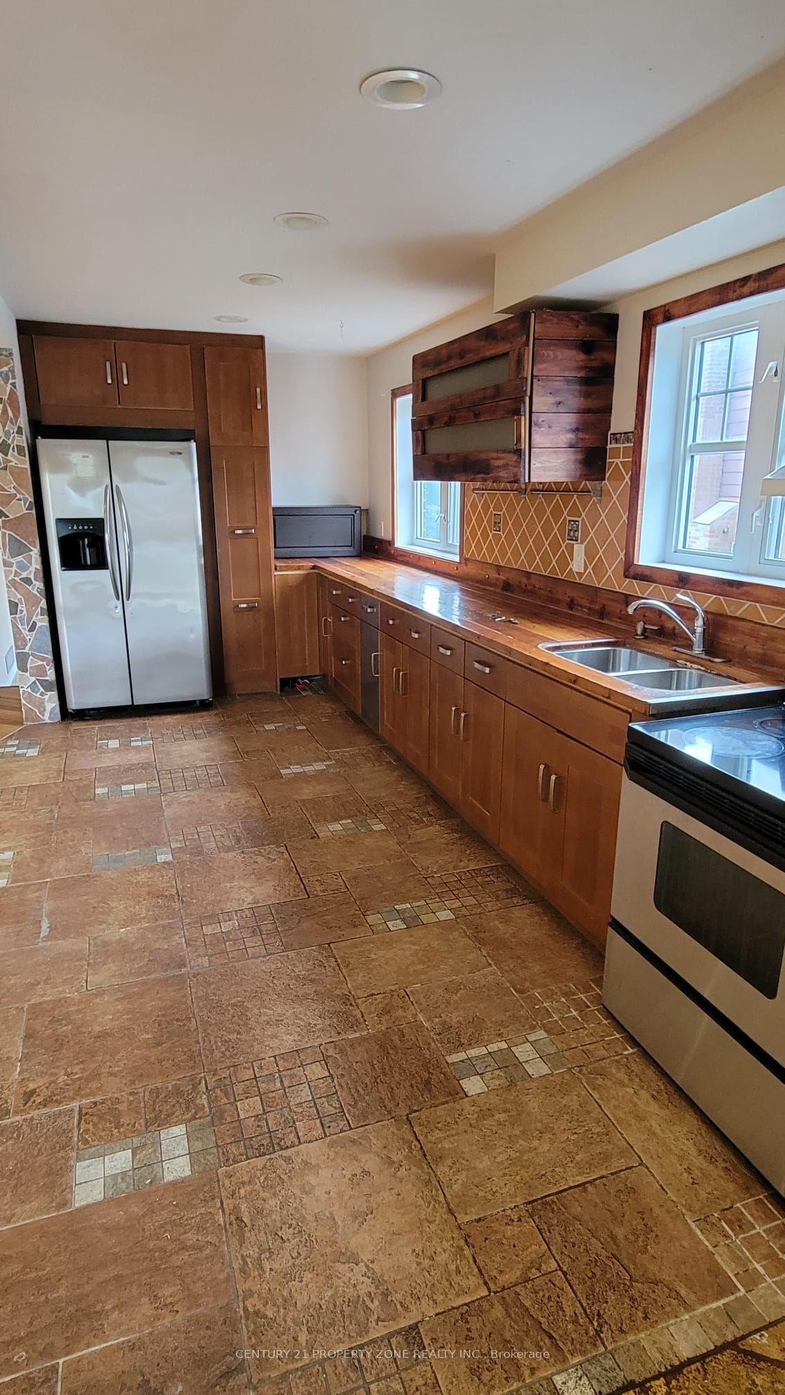 44 Rotherglen Court, Brampton, On L6x 2s1