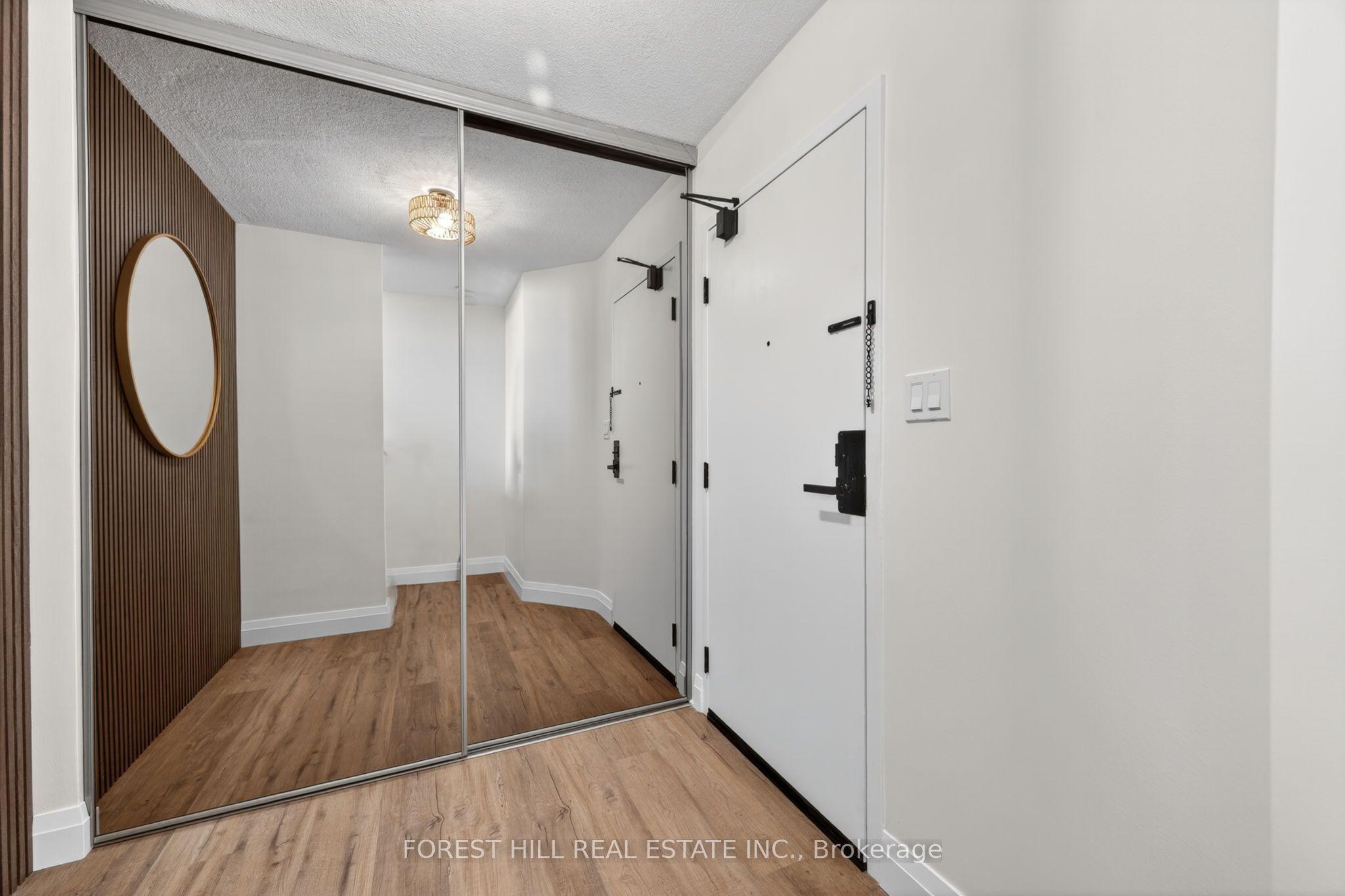 11 Wincott Drive 1211, Toronto, On M9r 2r9