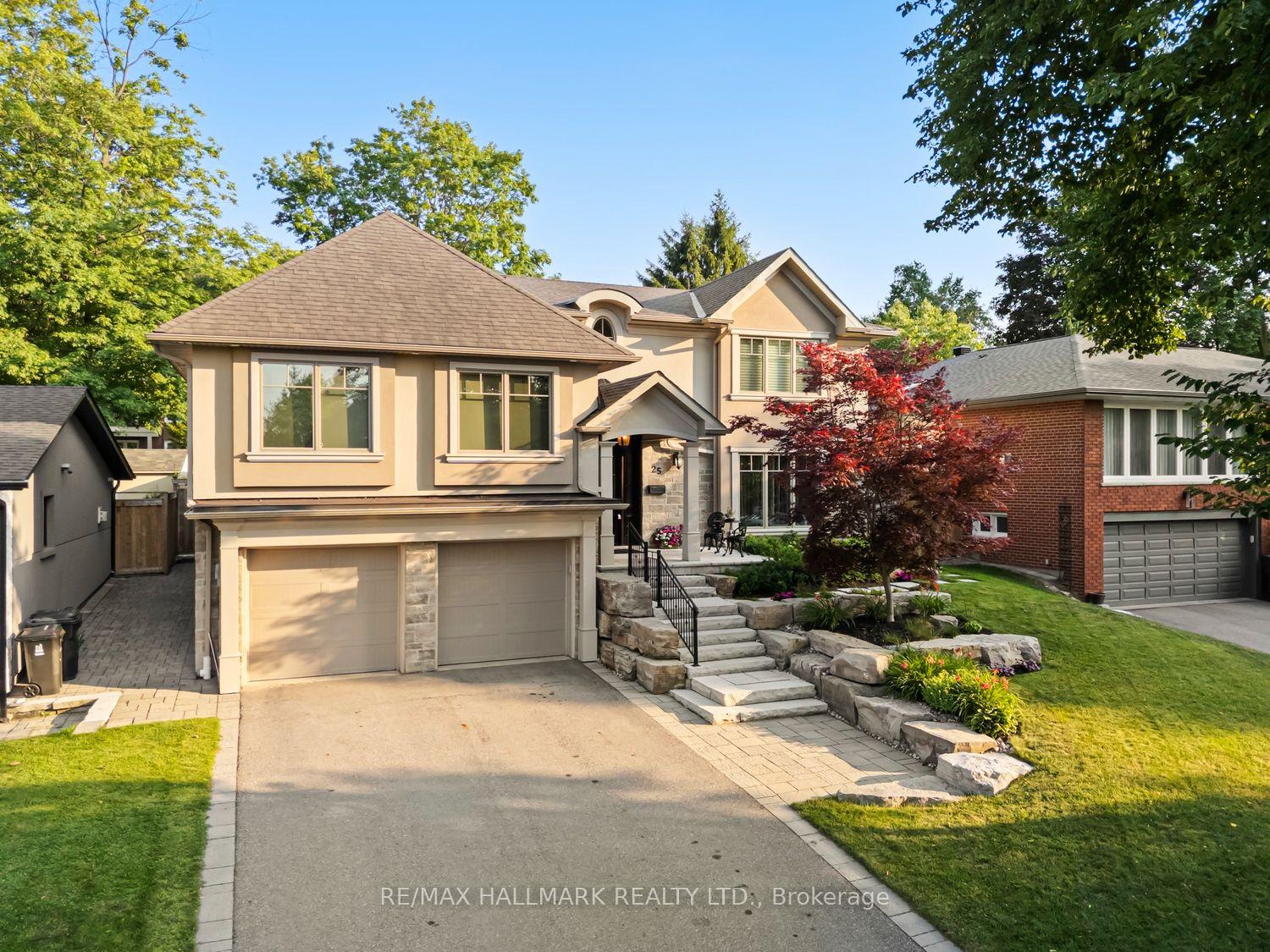 25 Queensborough Crescent, Toronto, On M9r 1a1