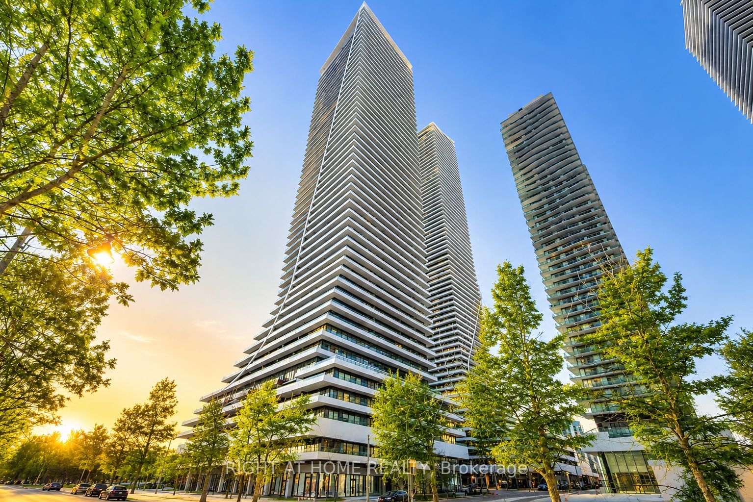 20 Shore Breeze Drive Lph02b, Toronto, On M8v 1a1