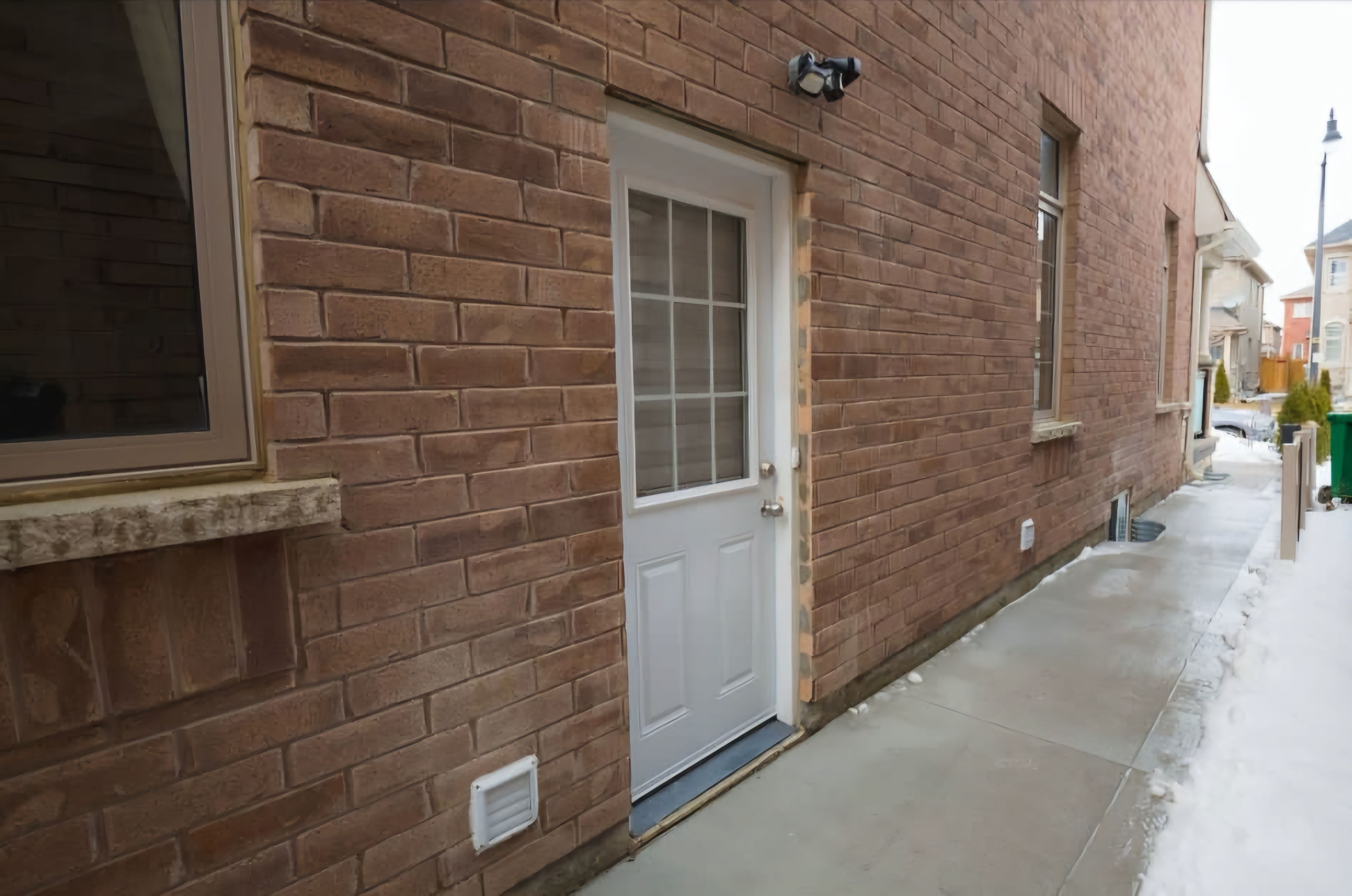 7 Lloyd Crescent Bsmt, Brampton, On L7a 4j5
