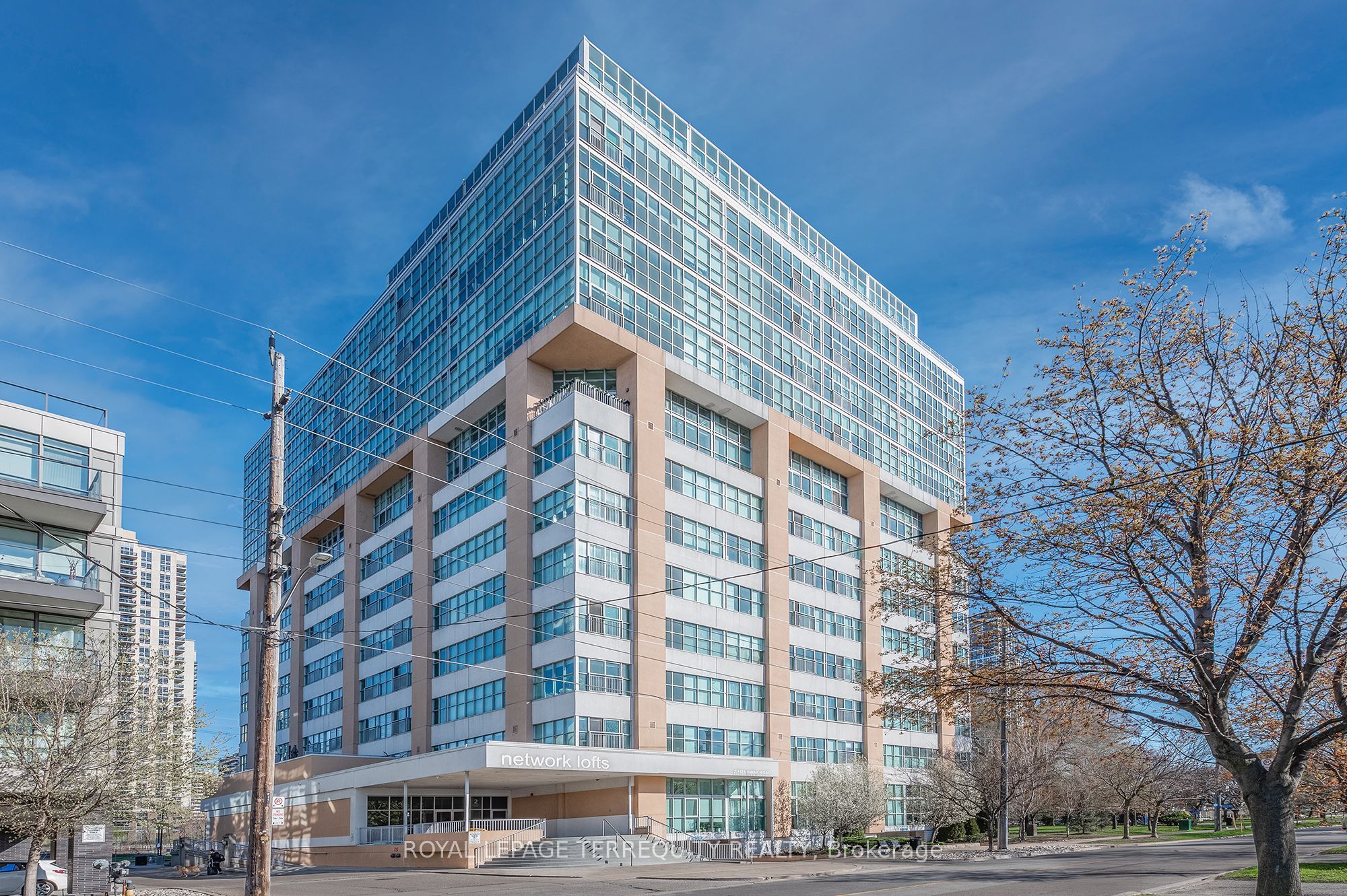 2 Fieldway Road 707, Toronto, On M8z 0b9