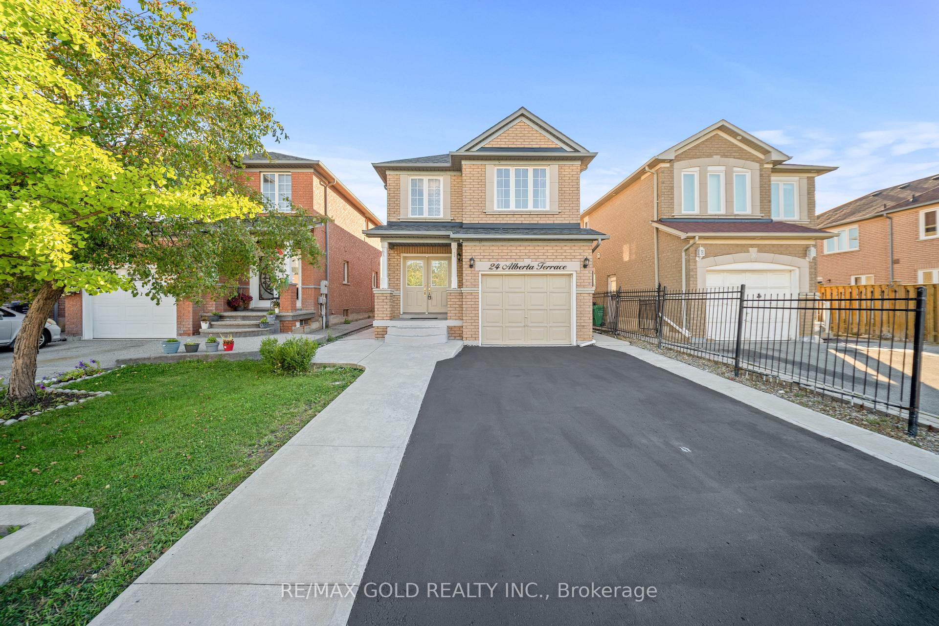 24 Alberta Terrace, Brampton, On L6r 2h8