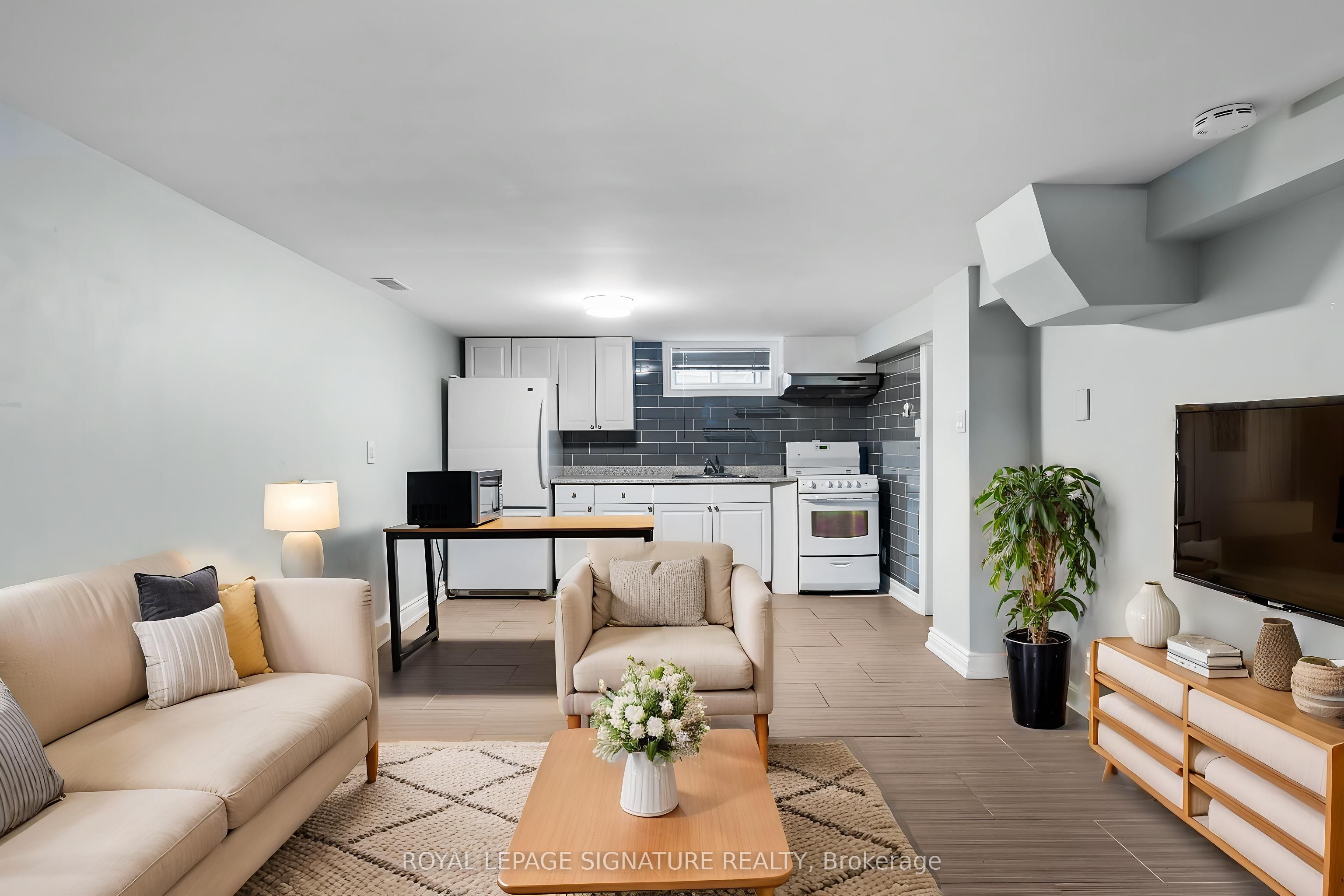 112 Foch Avenue Lower, Toronto, On M8w 3y1