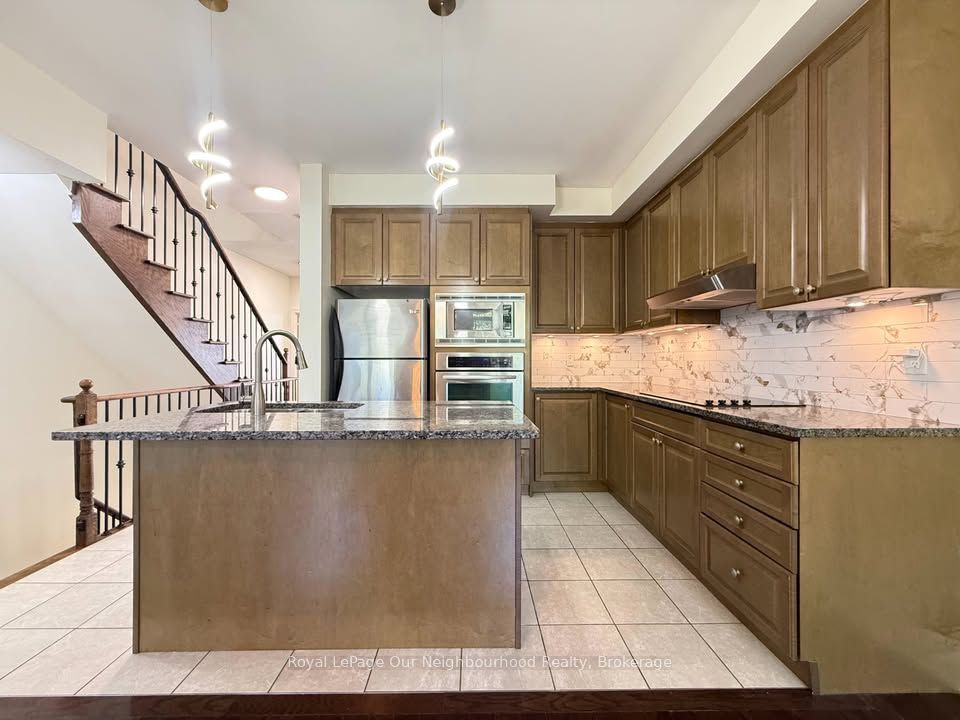 5710 Long Valley Road 4, Mississauga, On L5m 0m1