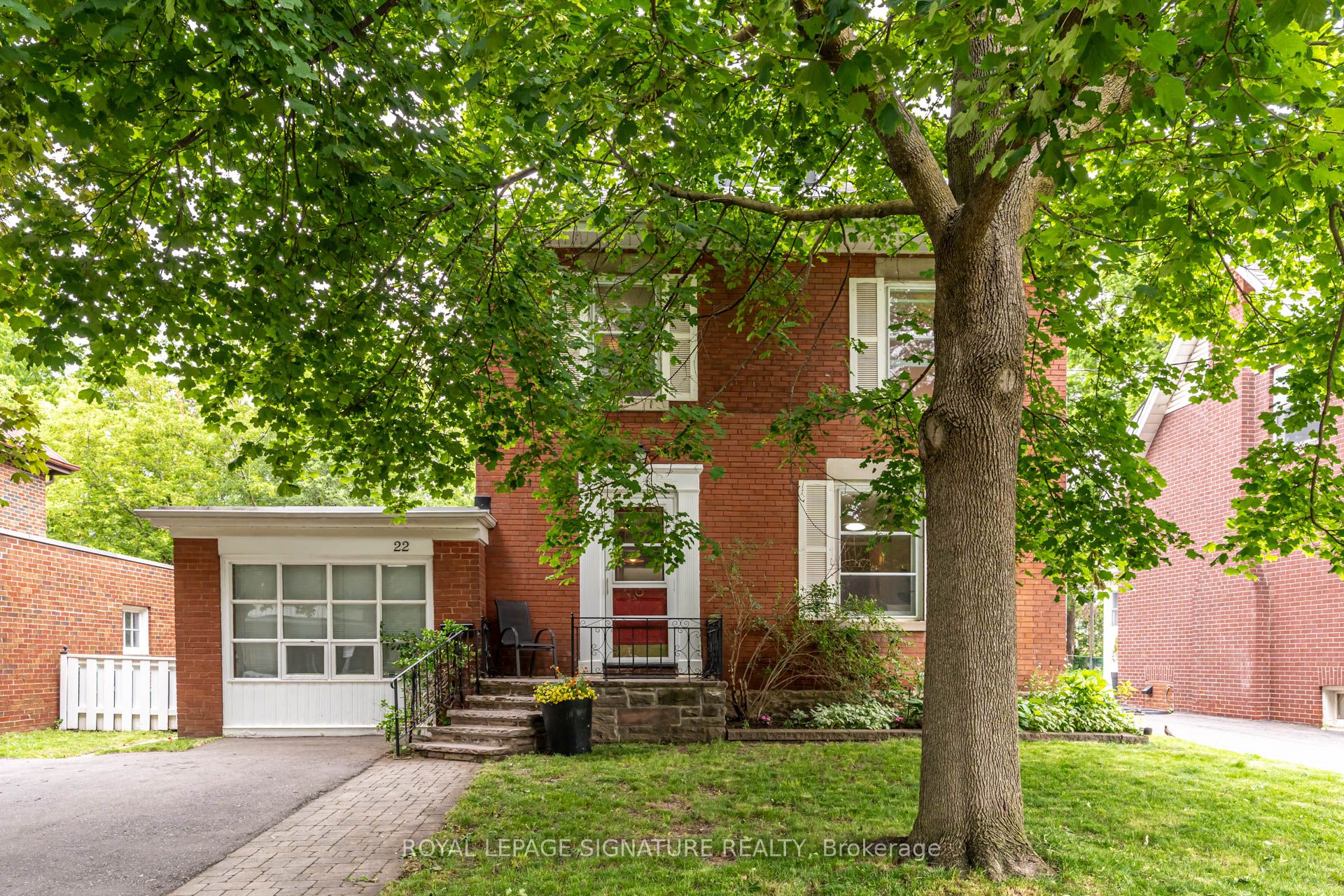 22 Peel Avenue, Brampton, On L6w 1x2