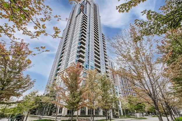 15 Viking Lane 3310, Toronto, On M9b 0a4