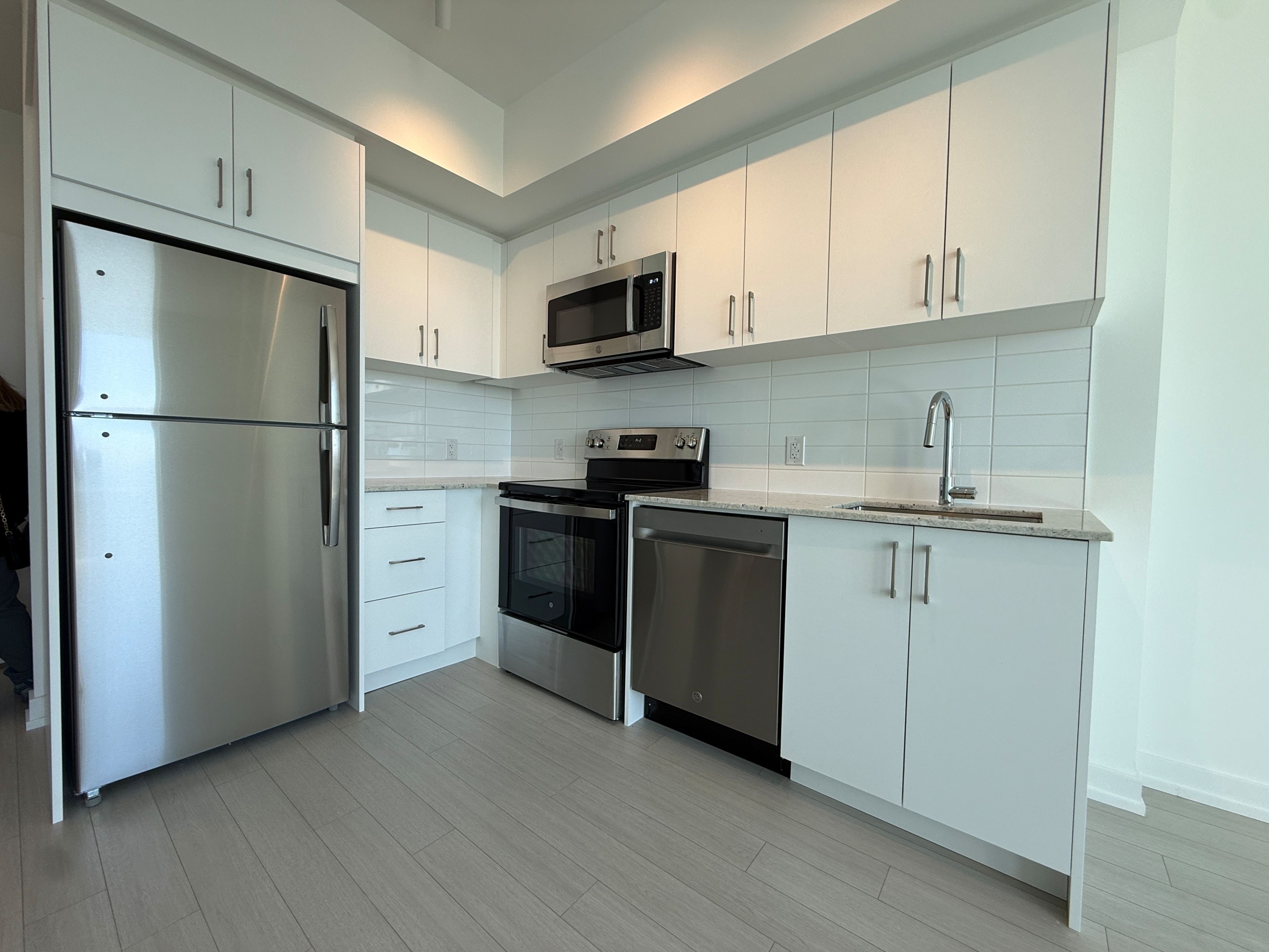 4010 Eglinton Avenue W 1809, Toronto, On M9a 0g5
