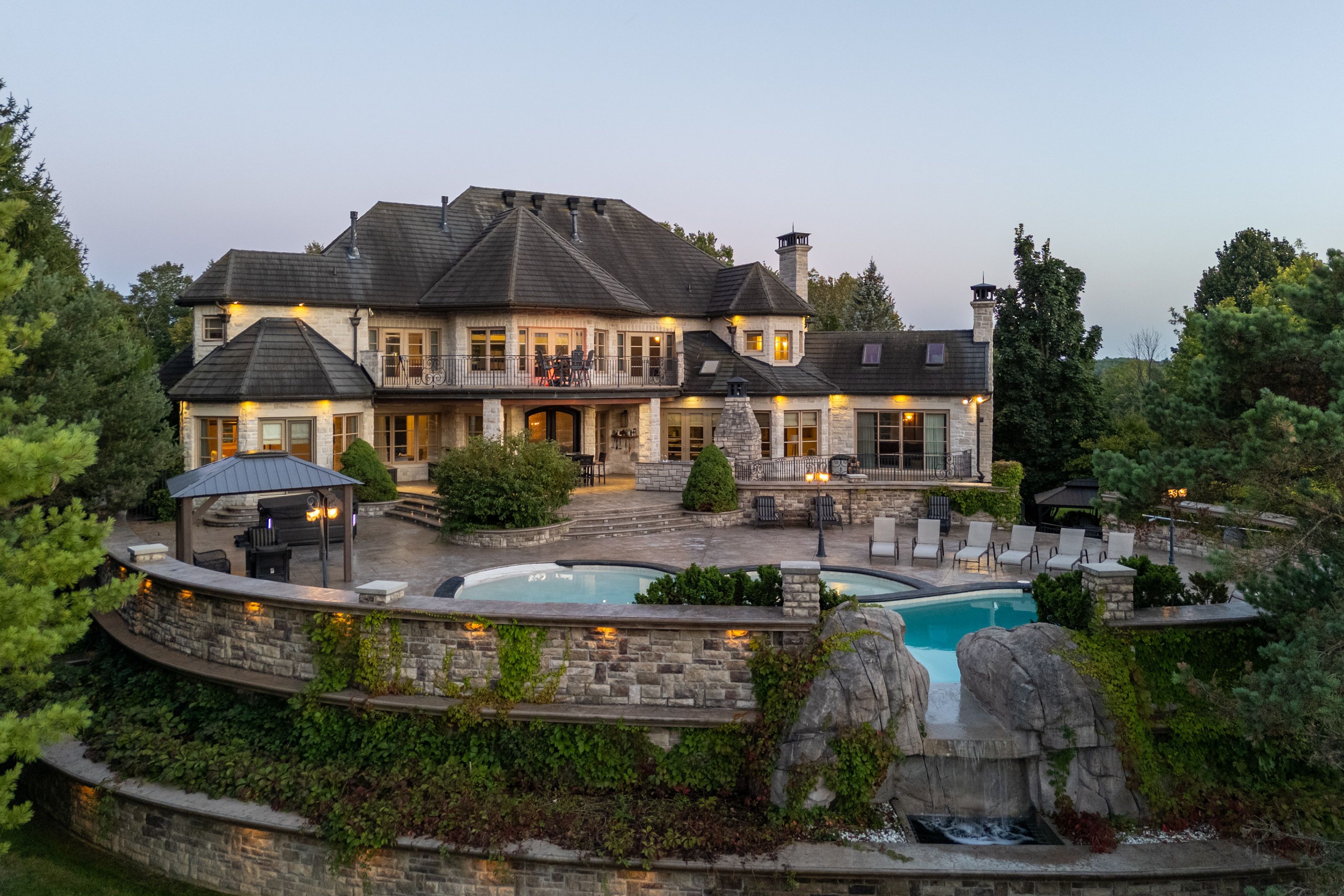 25 Turtle Lake Drive, Halton Hills, On L7j 2w7