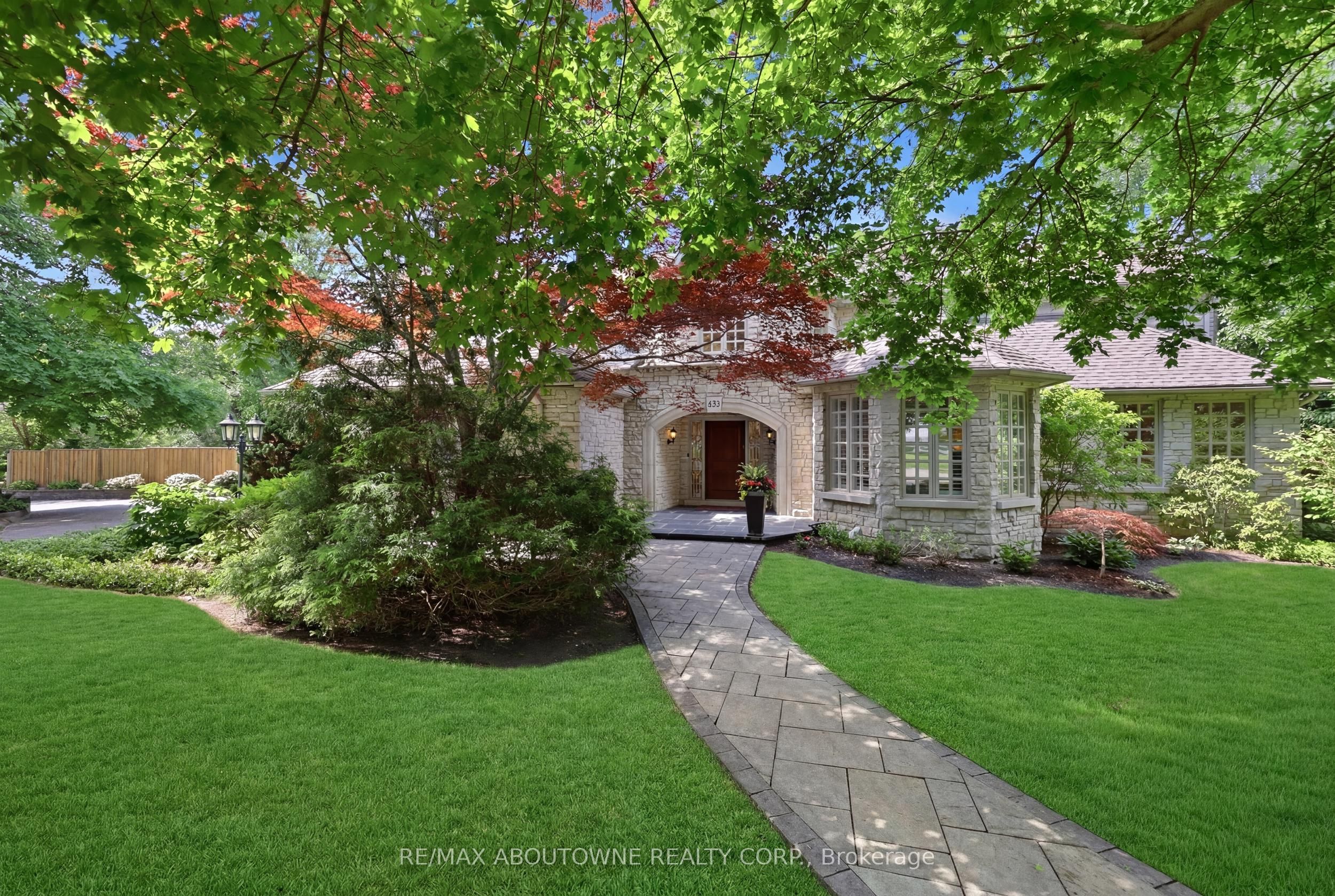 437 Cairncroft Road, Oakville, On L6j 4n1