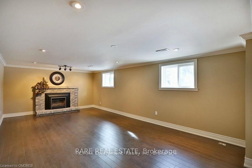 973 Falcon Boulevard N, Burlington, On L7t 3b8