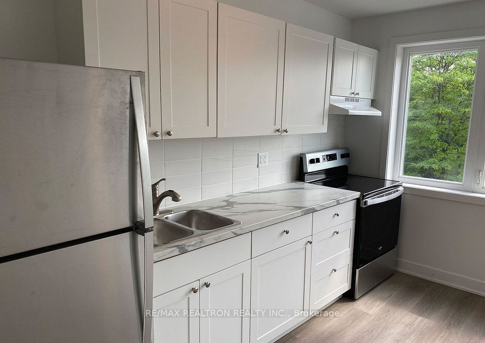409 Royal York Road S 02, Toronto, On M8y 2r8