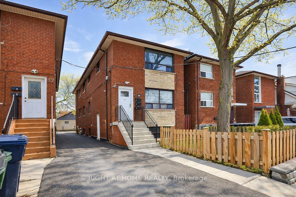 35 Fifteenth Street, Toronto, On M8v 3j3