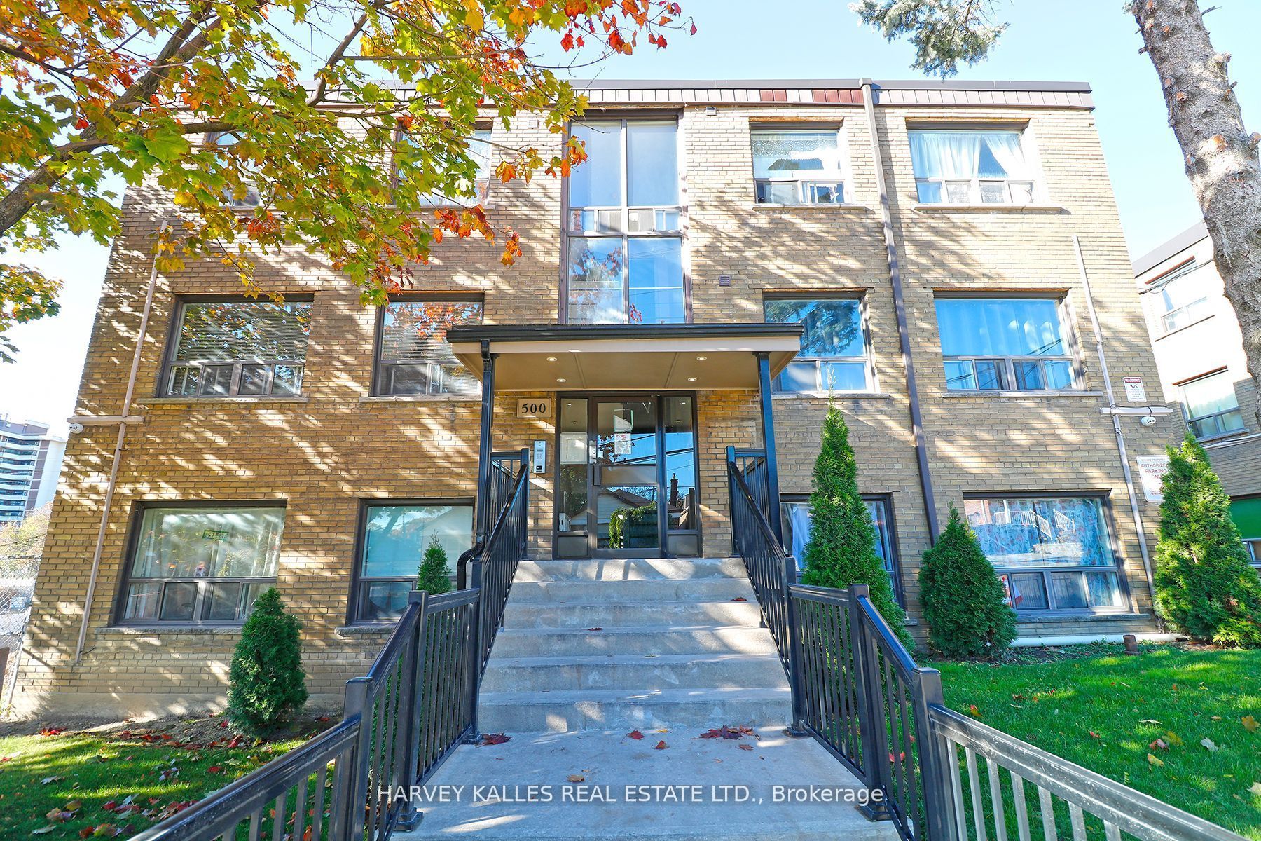 500 Gilbert Avenue 209, Toronto, On M6e 4x5